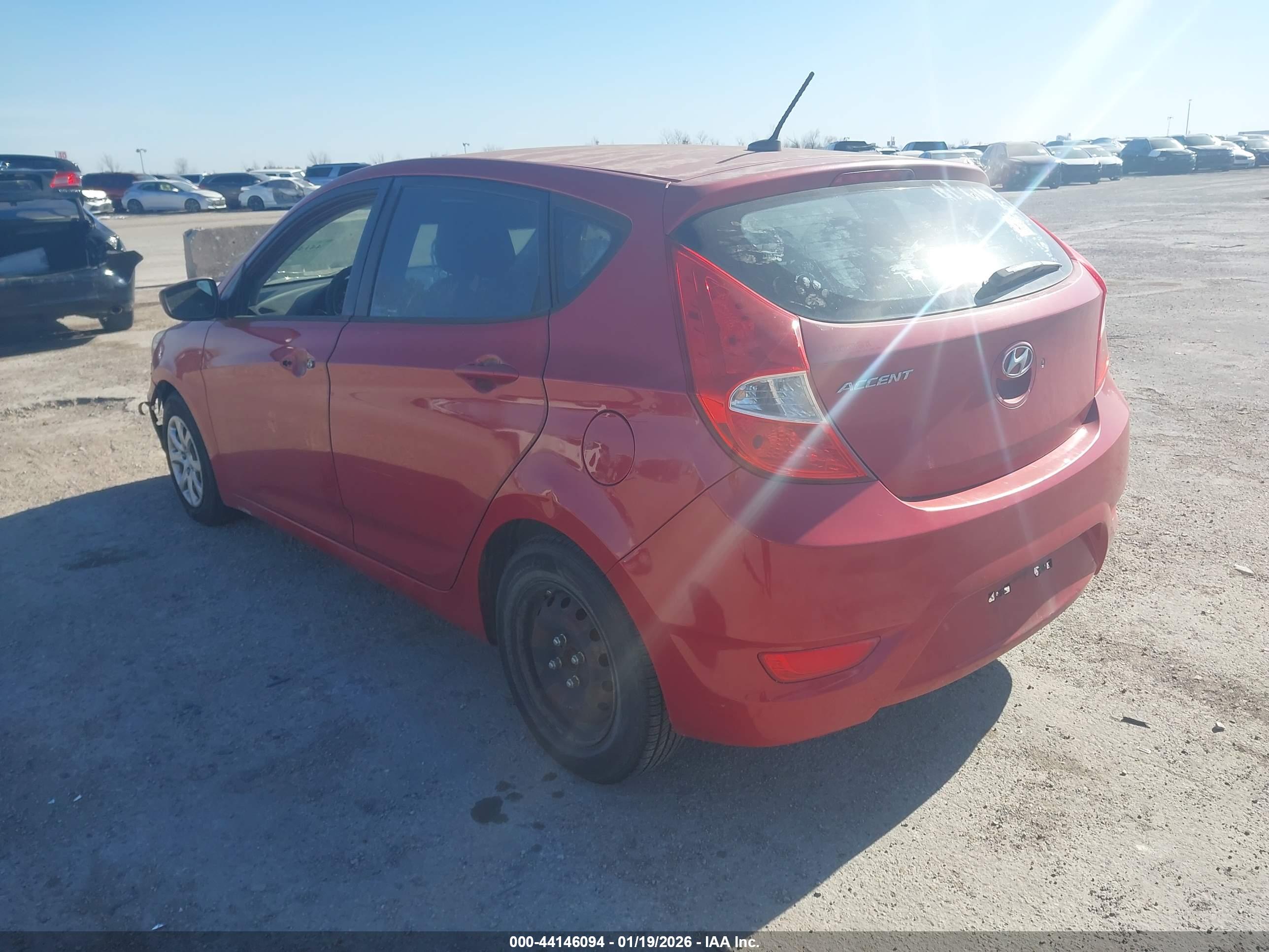 HYUNDAI ACCENT image 3