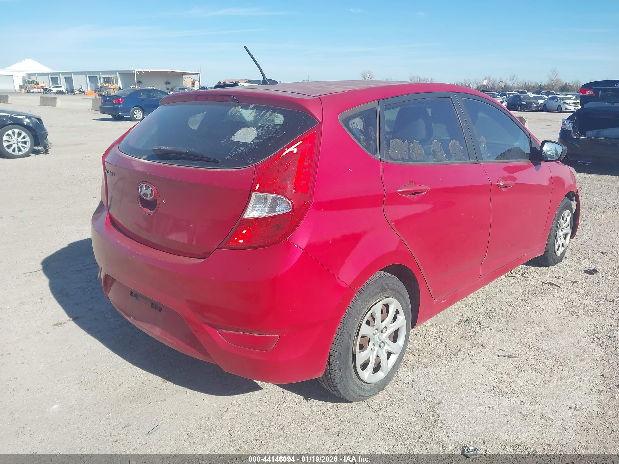 HYUNDAI ACCENT image 4