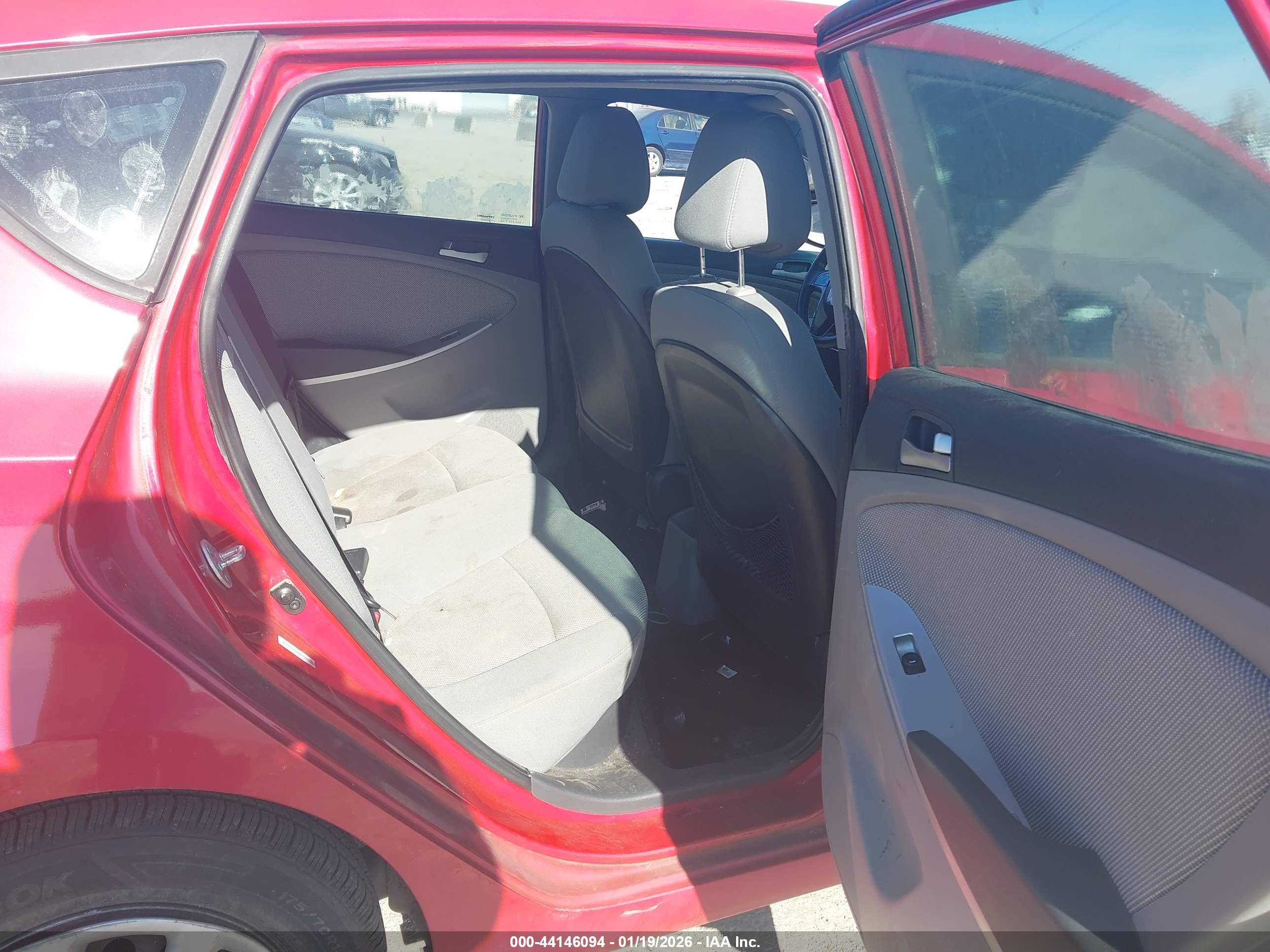 HYUNDAI ACCENT image 8