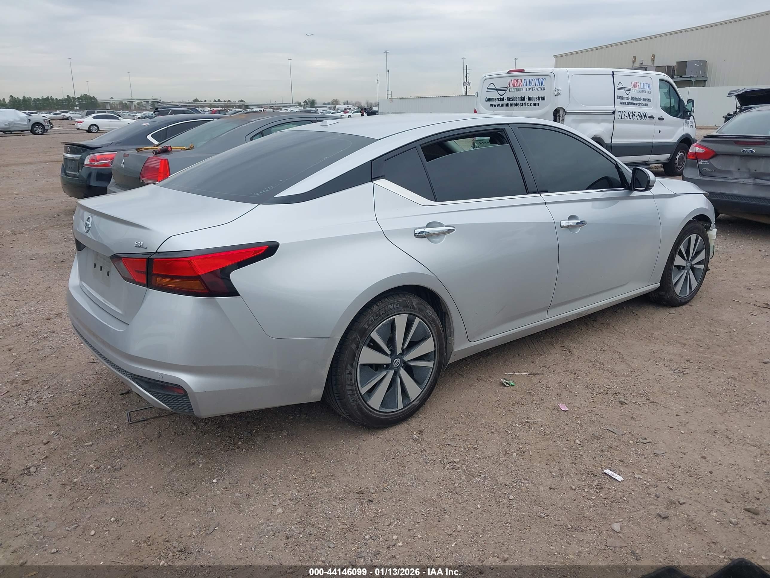 NISSAN ALTIMA image 4