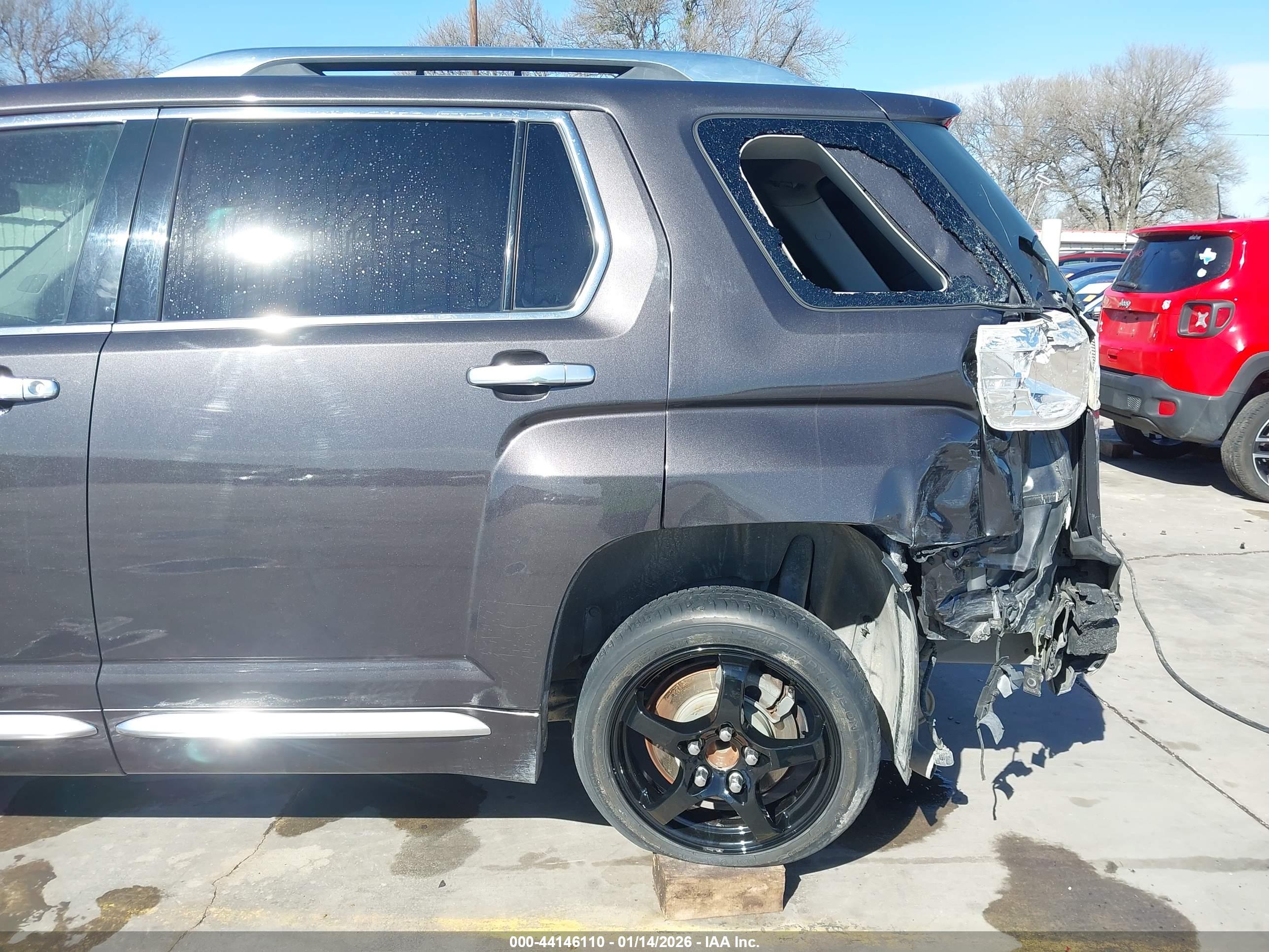 GMC TERRAIN image 6