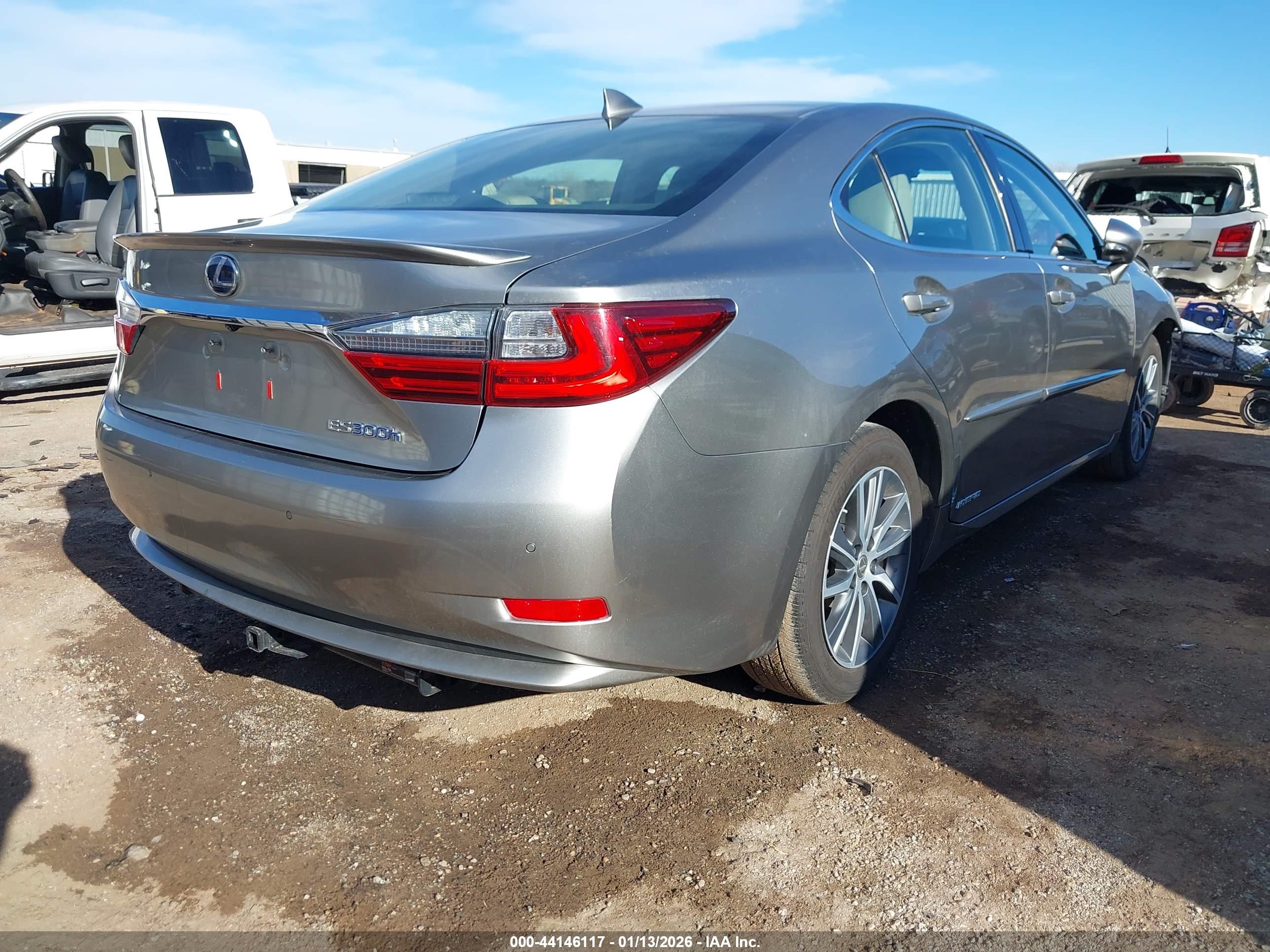 LEXUS ES image 4