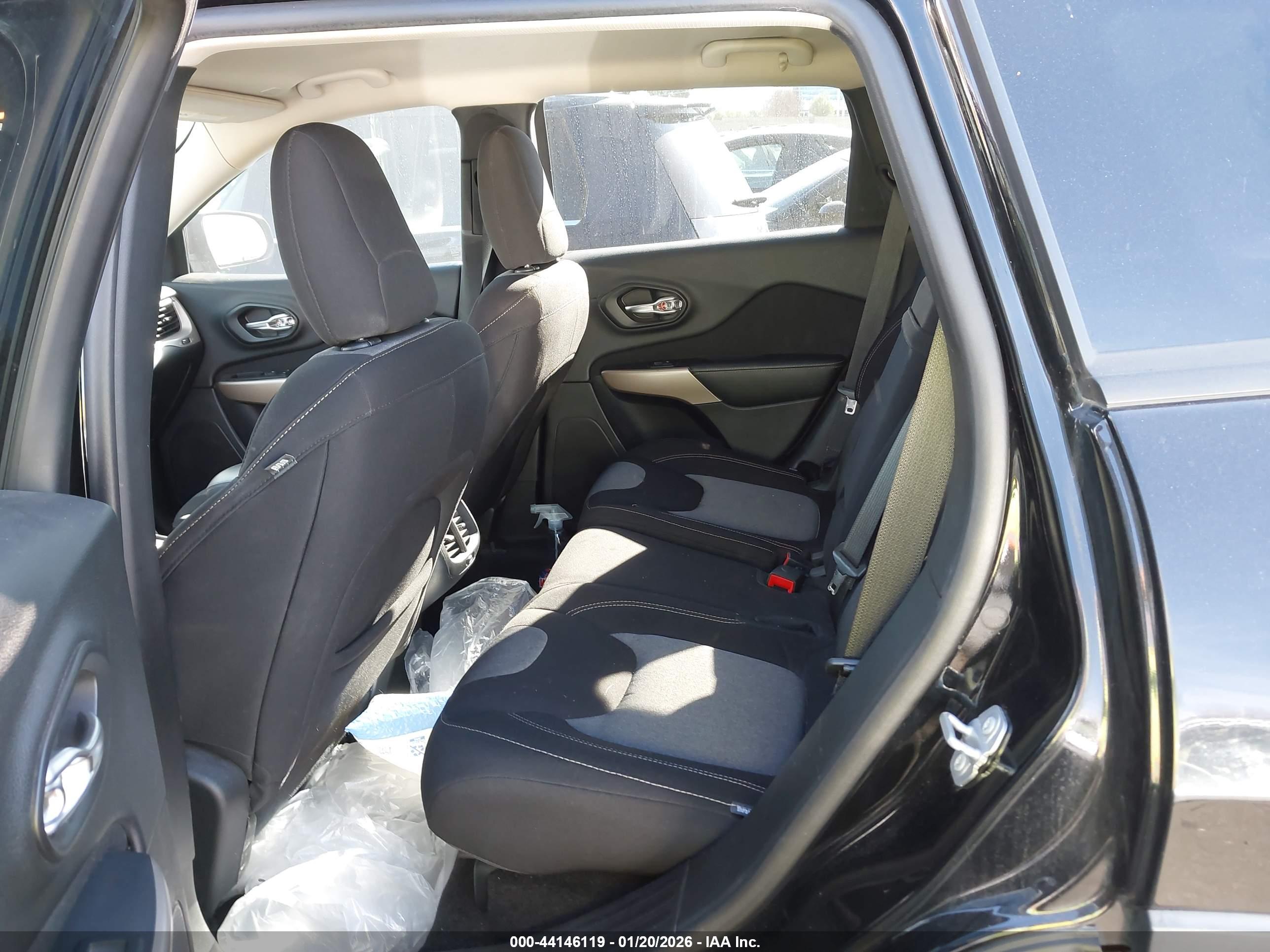 JEEP CHEROKEE image 8