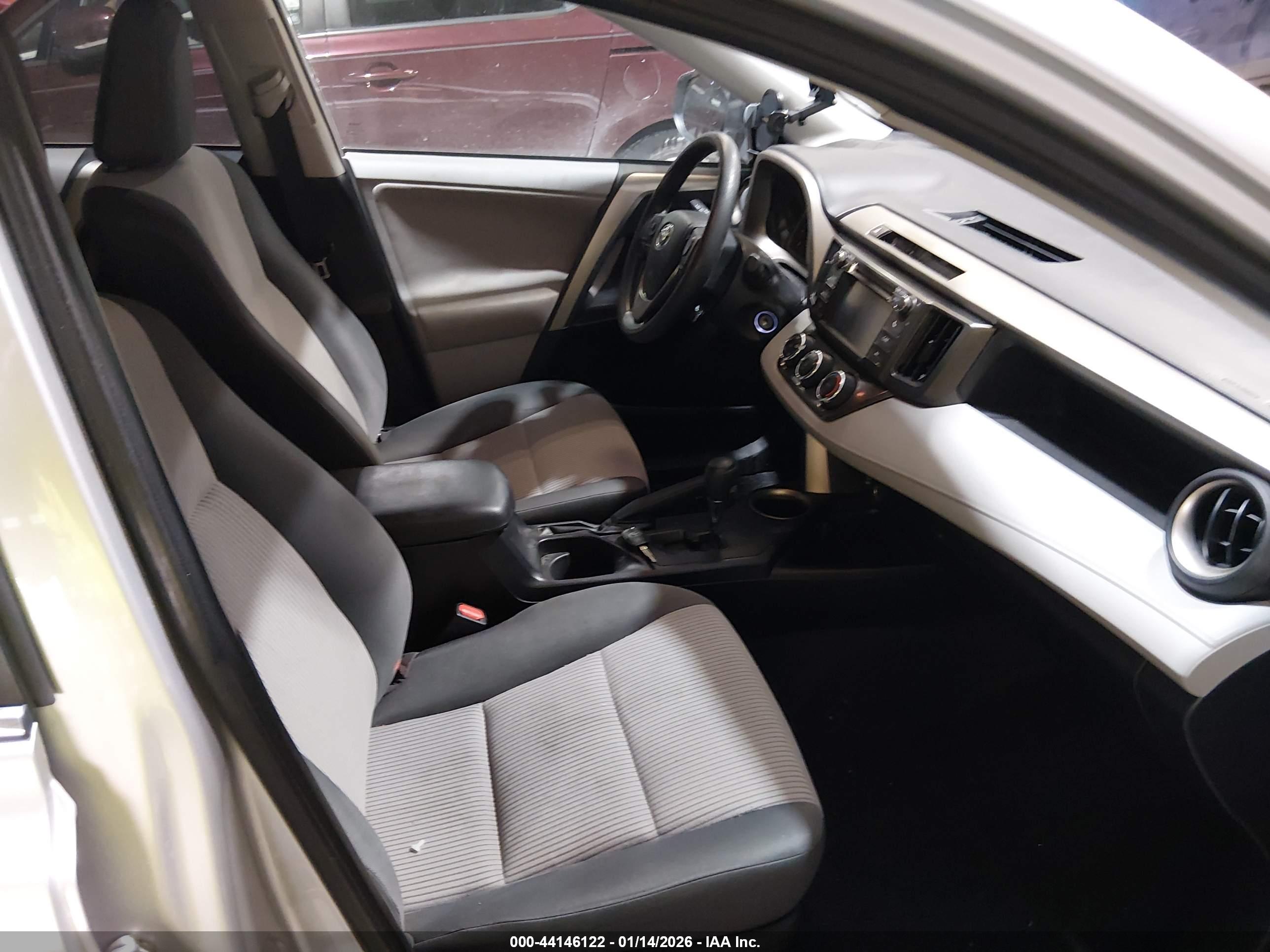 TOYOTA RAV4 image 5