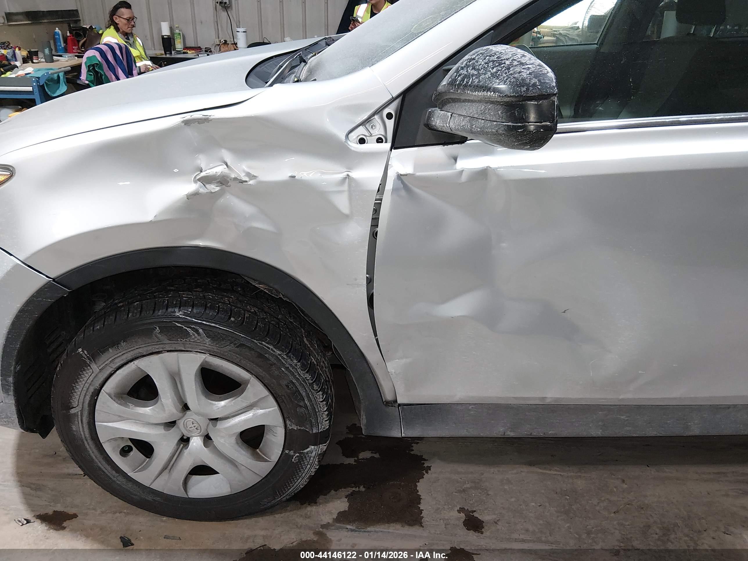 TOYOTA RAV4 image 6