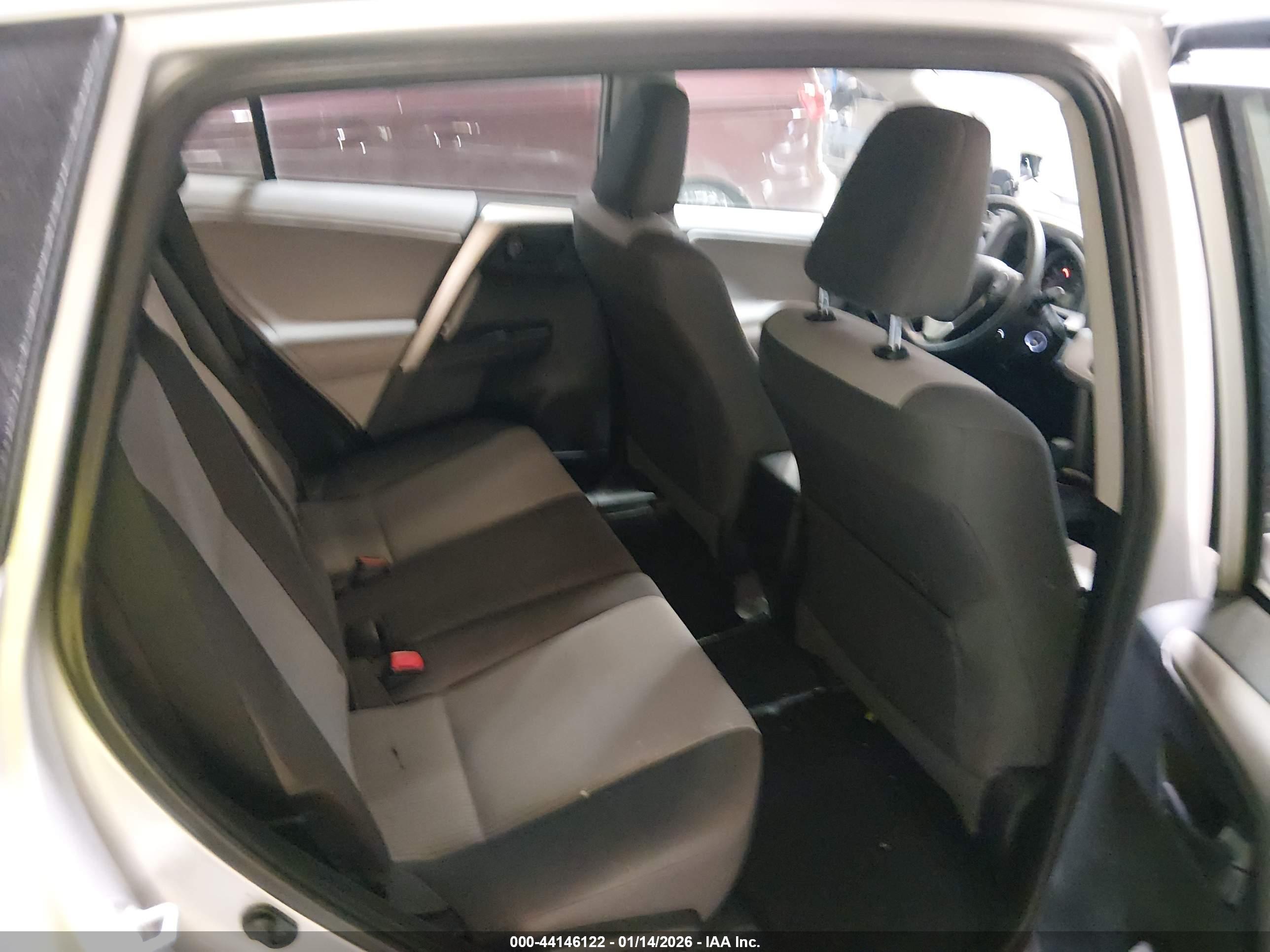 TOYOTA RAV4 image 8