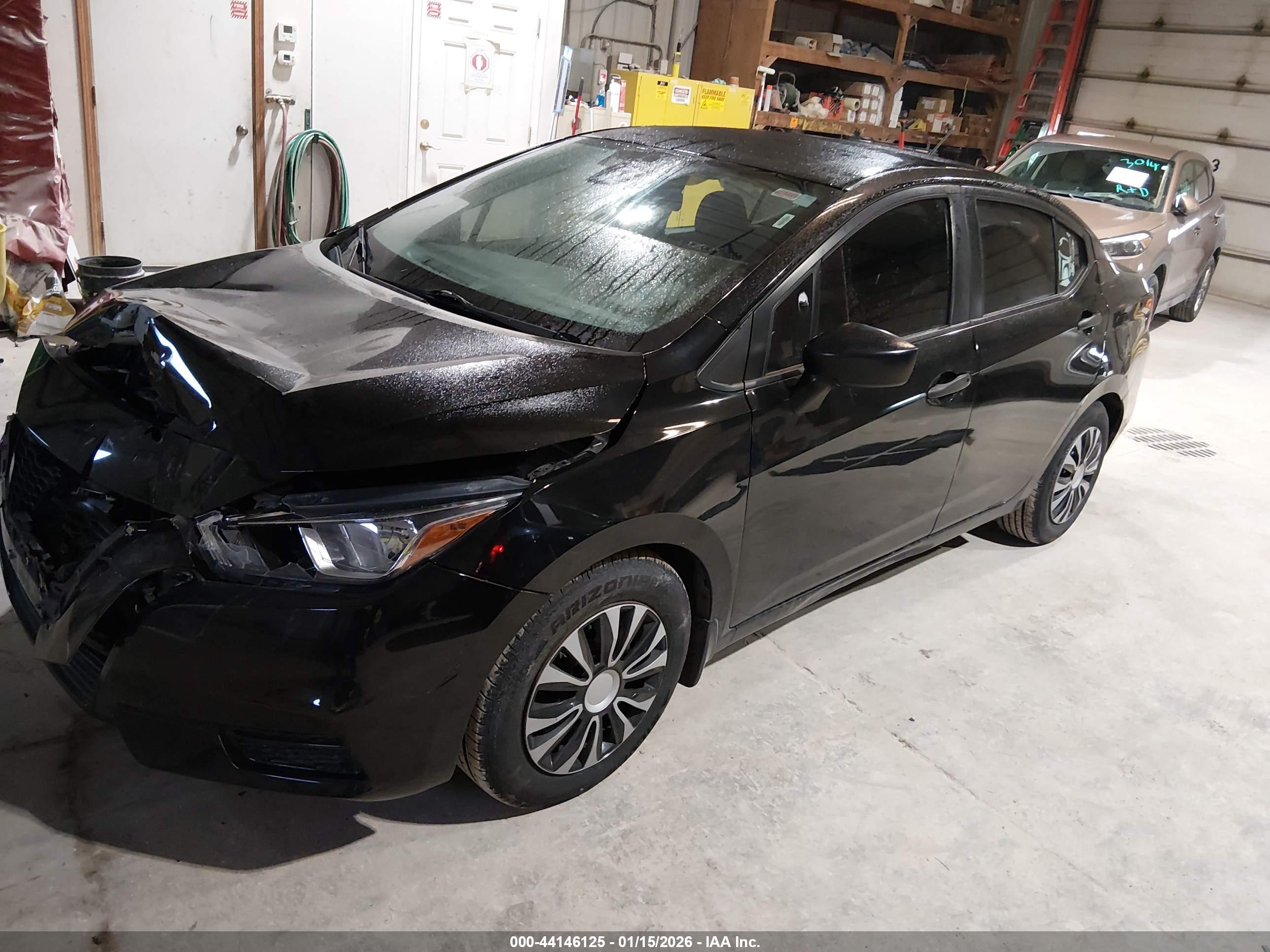 NISSAN VERSA image 2