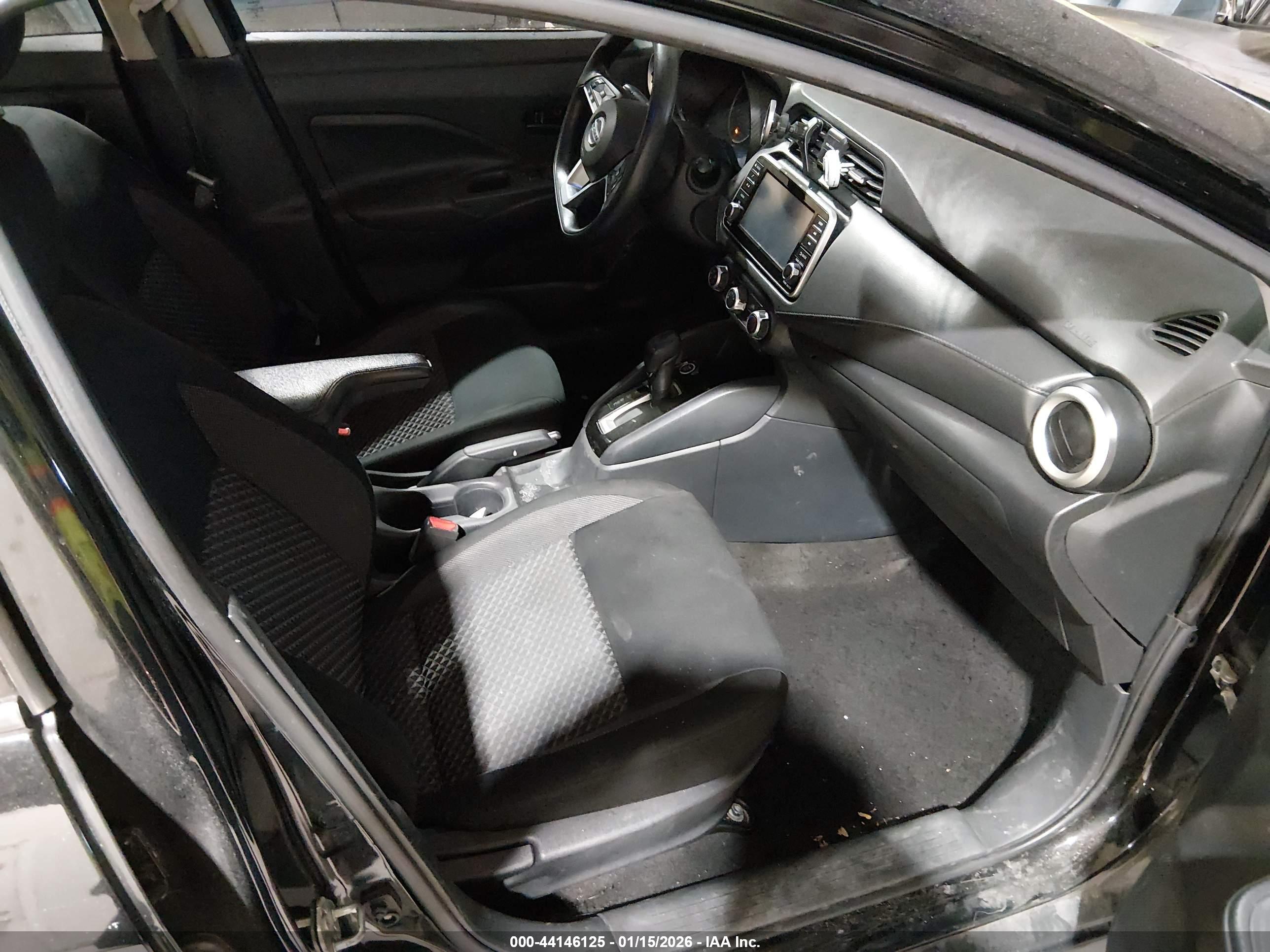 NISSAN VERSA image 5
