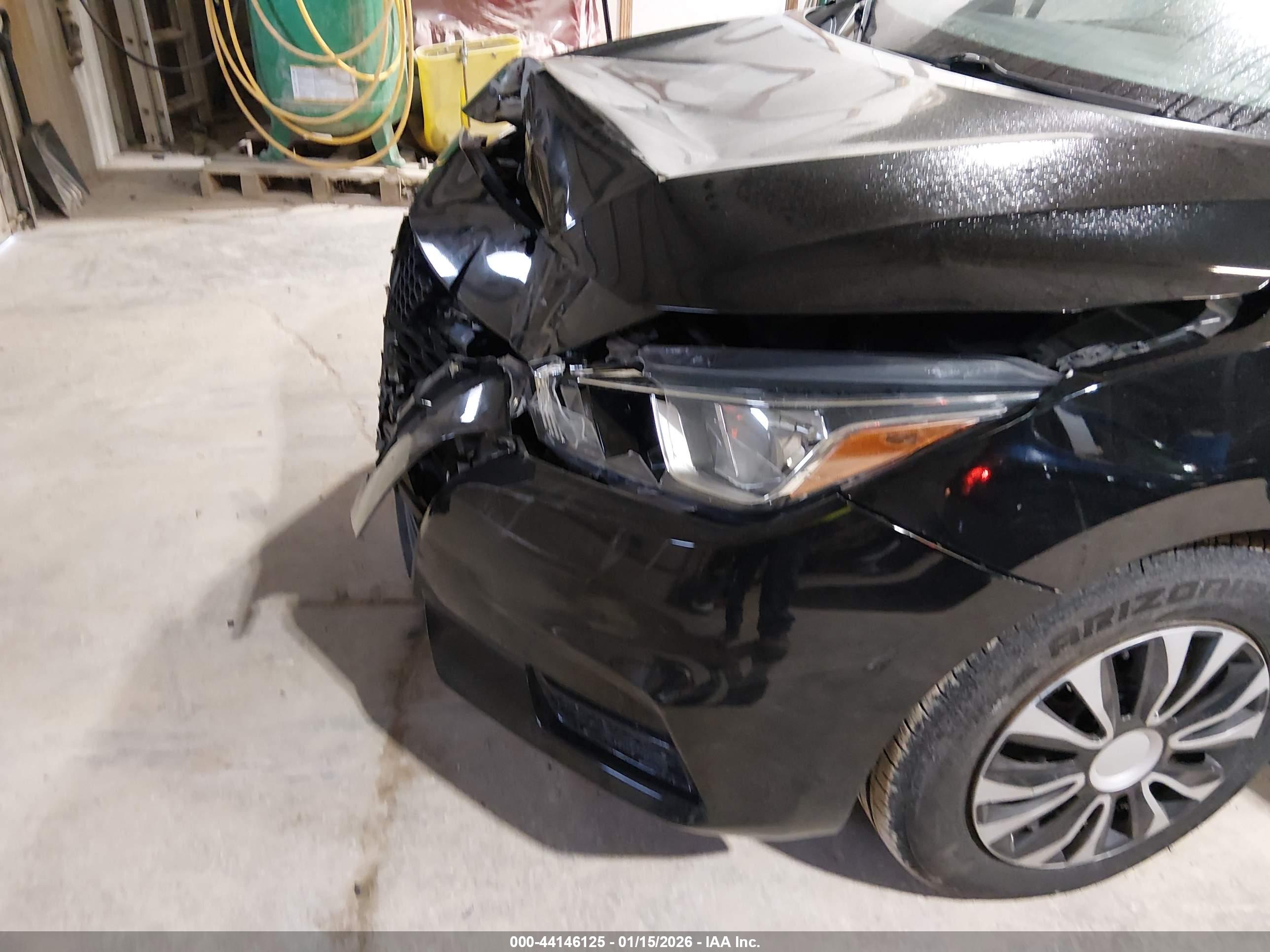 NISSAN VERSA image 6
