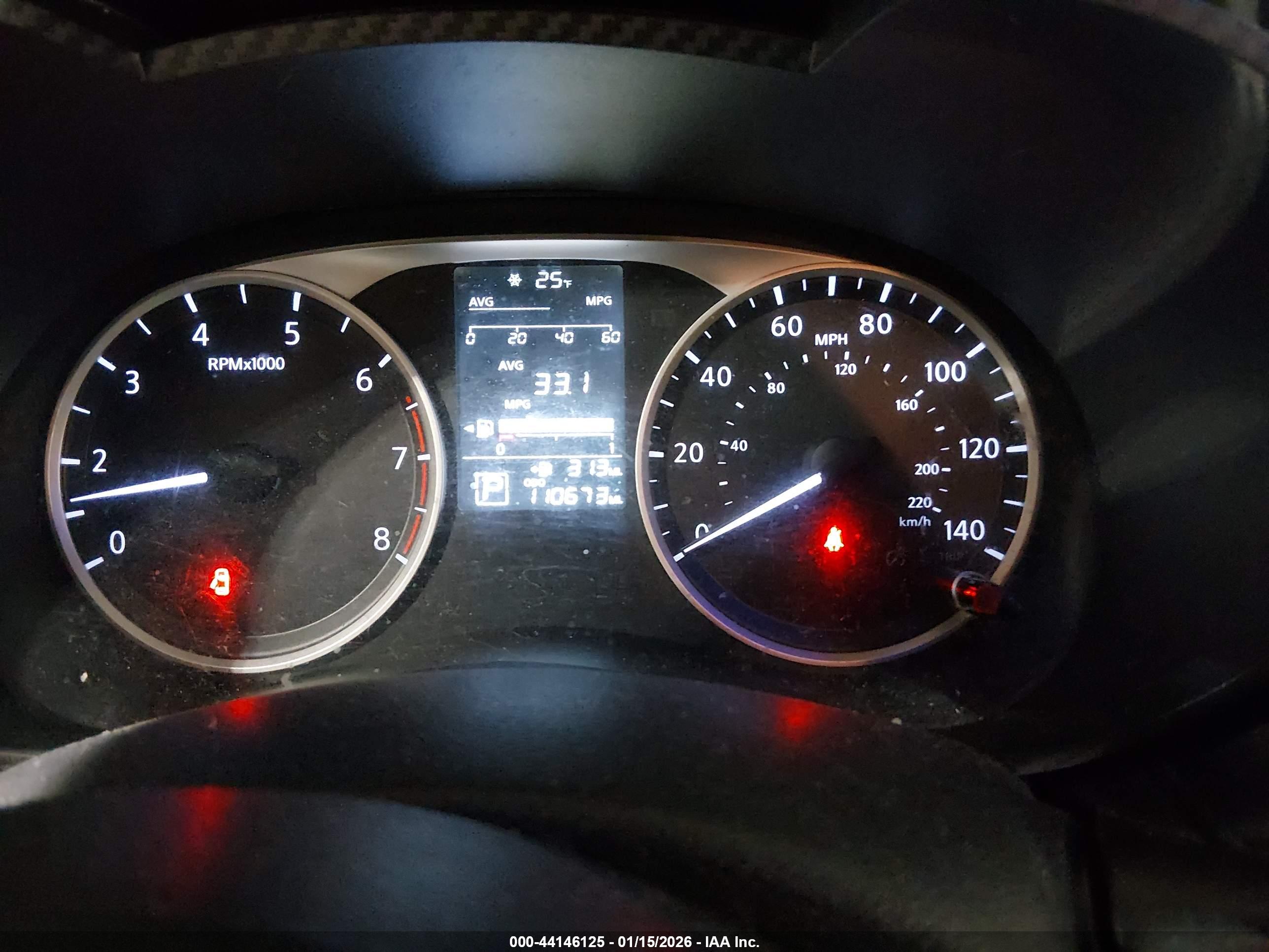 NISSAN VERSA image 7