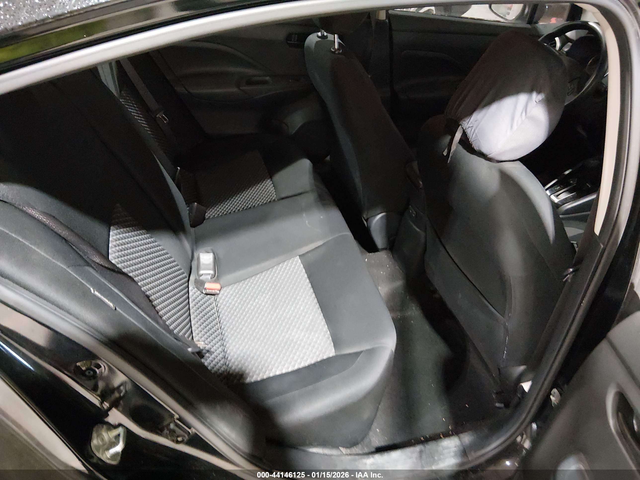 NISSAN VERSA image 8