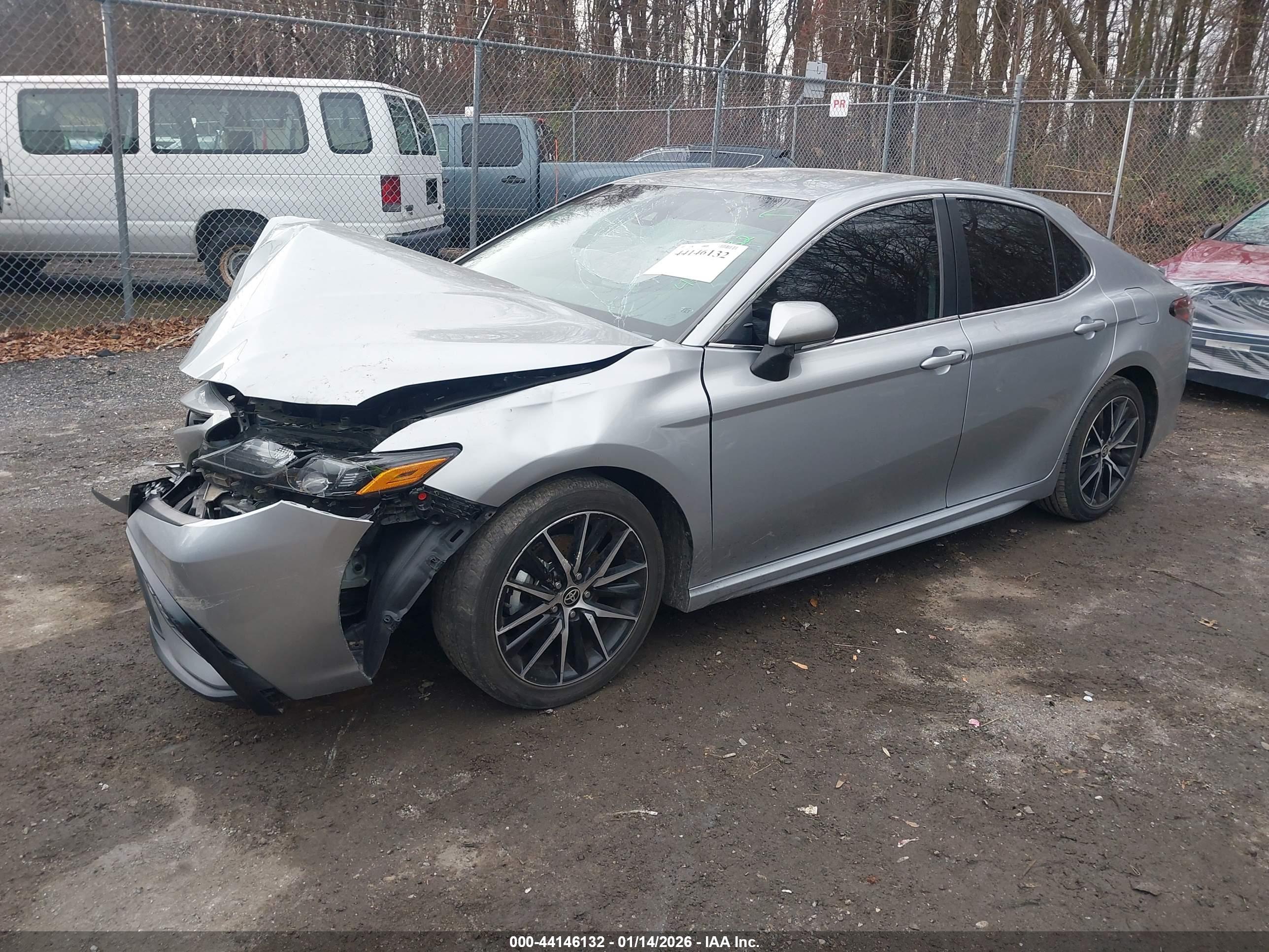 TOYOTA CAMRY image 2