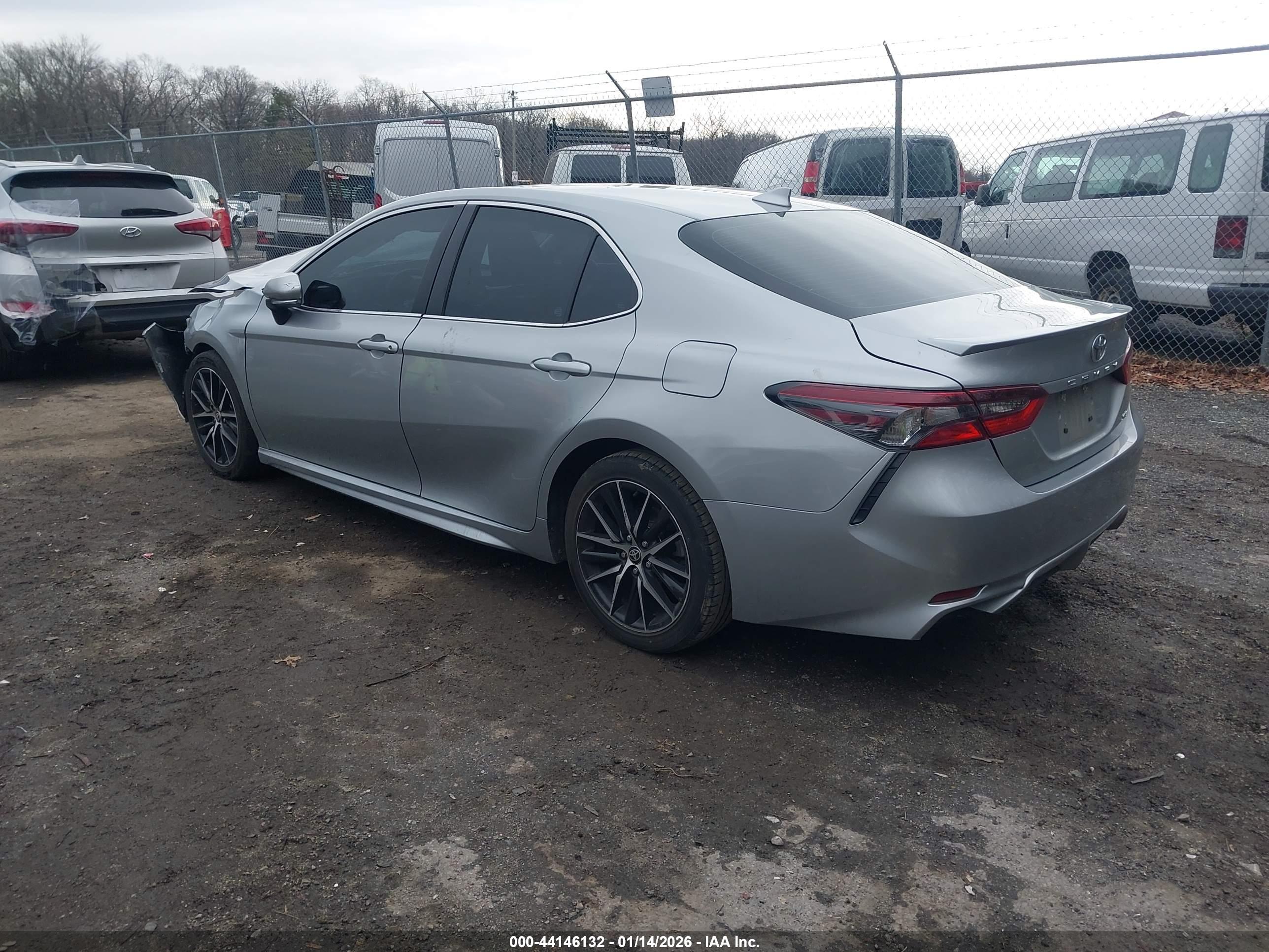 TOYOTA CAMRY image 3