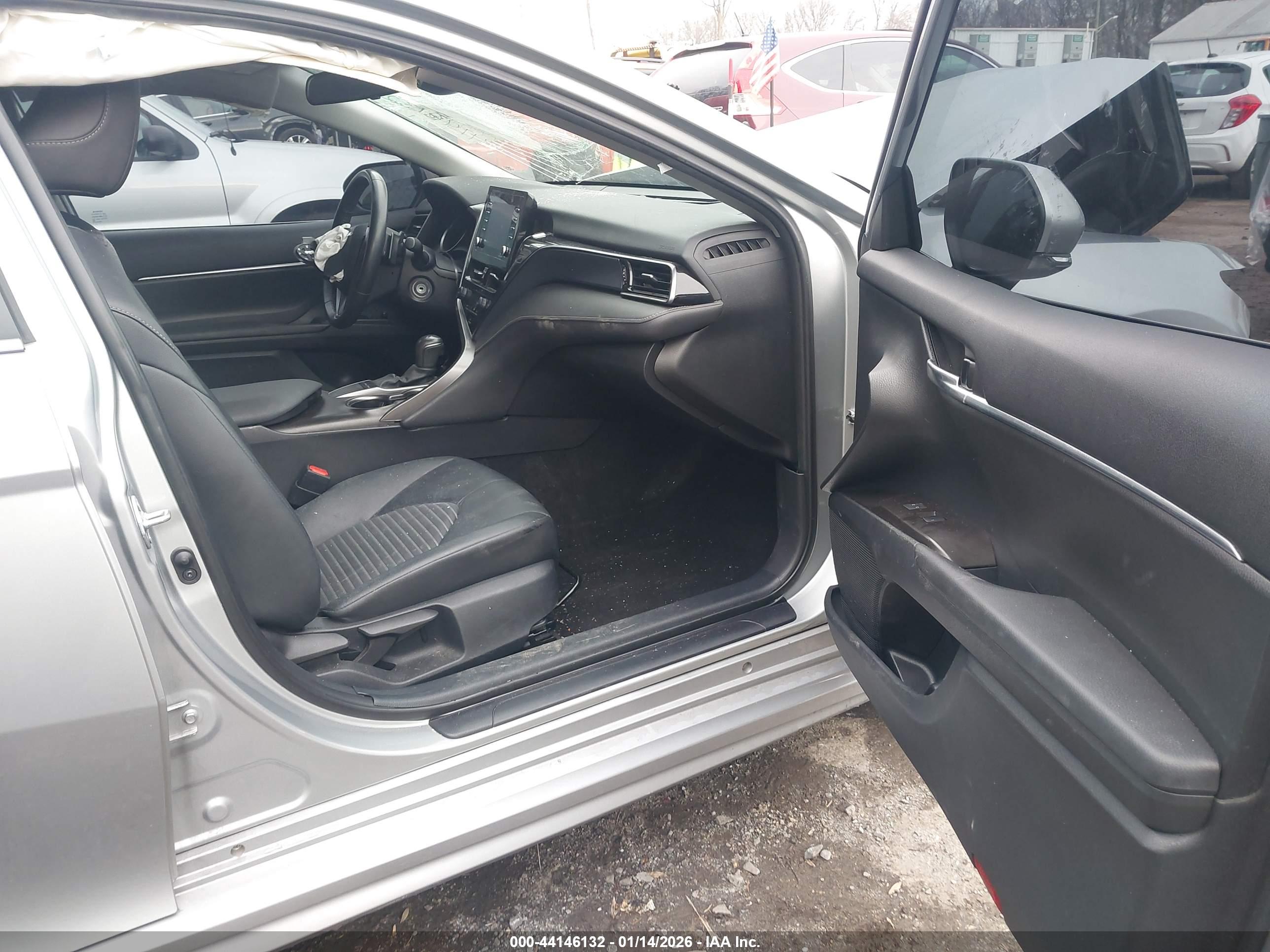 TOYOTA CAMRY image 5