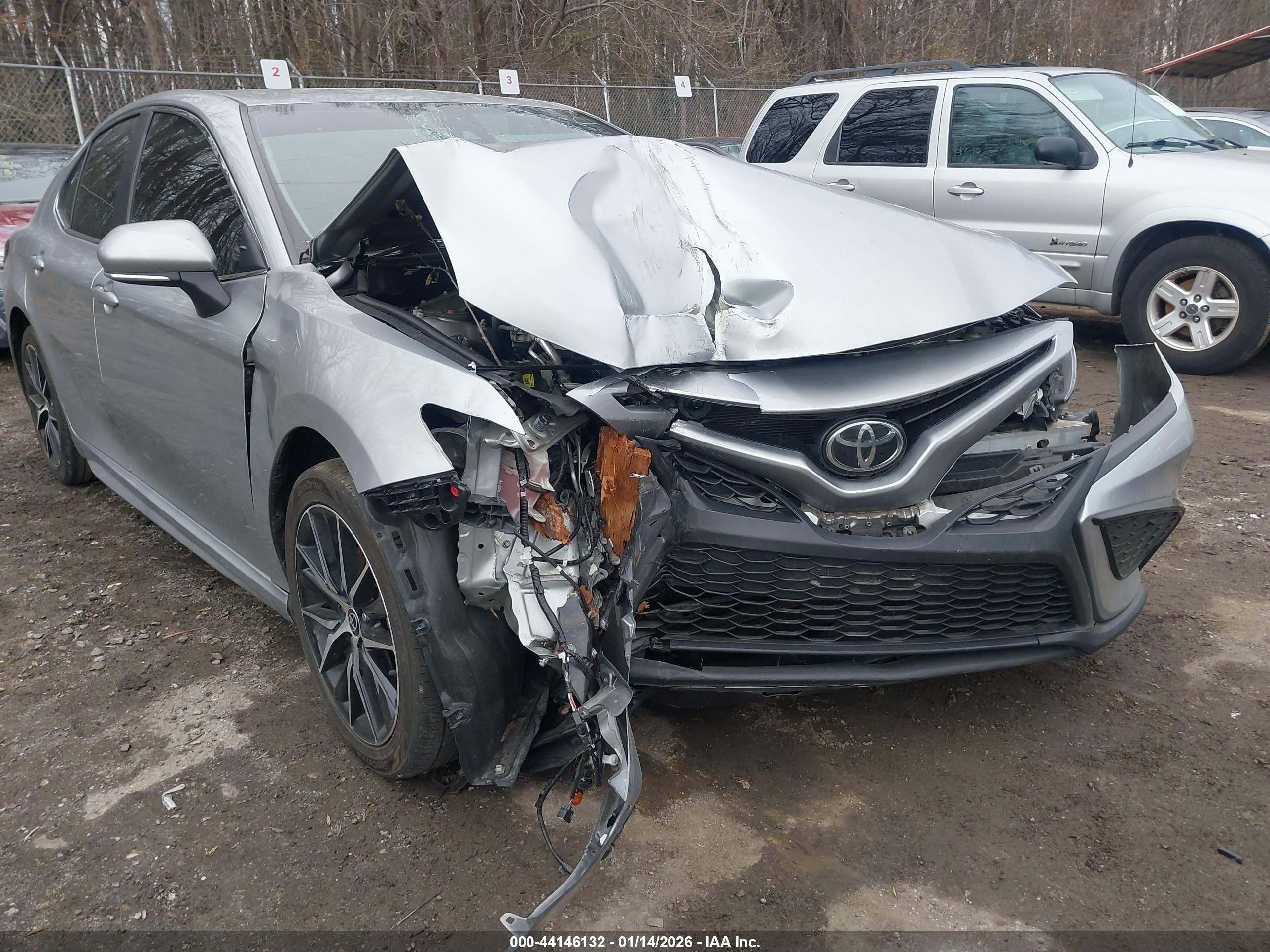 TOYOTA CAMRY image 6