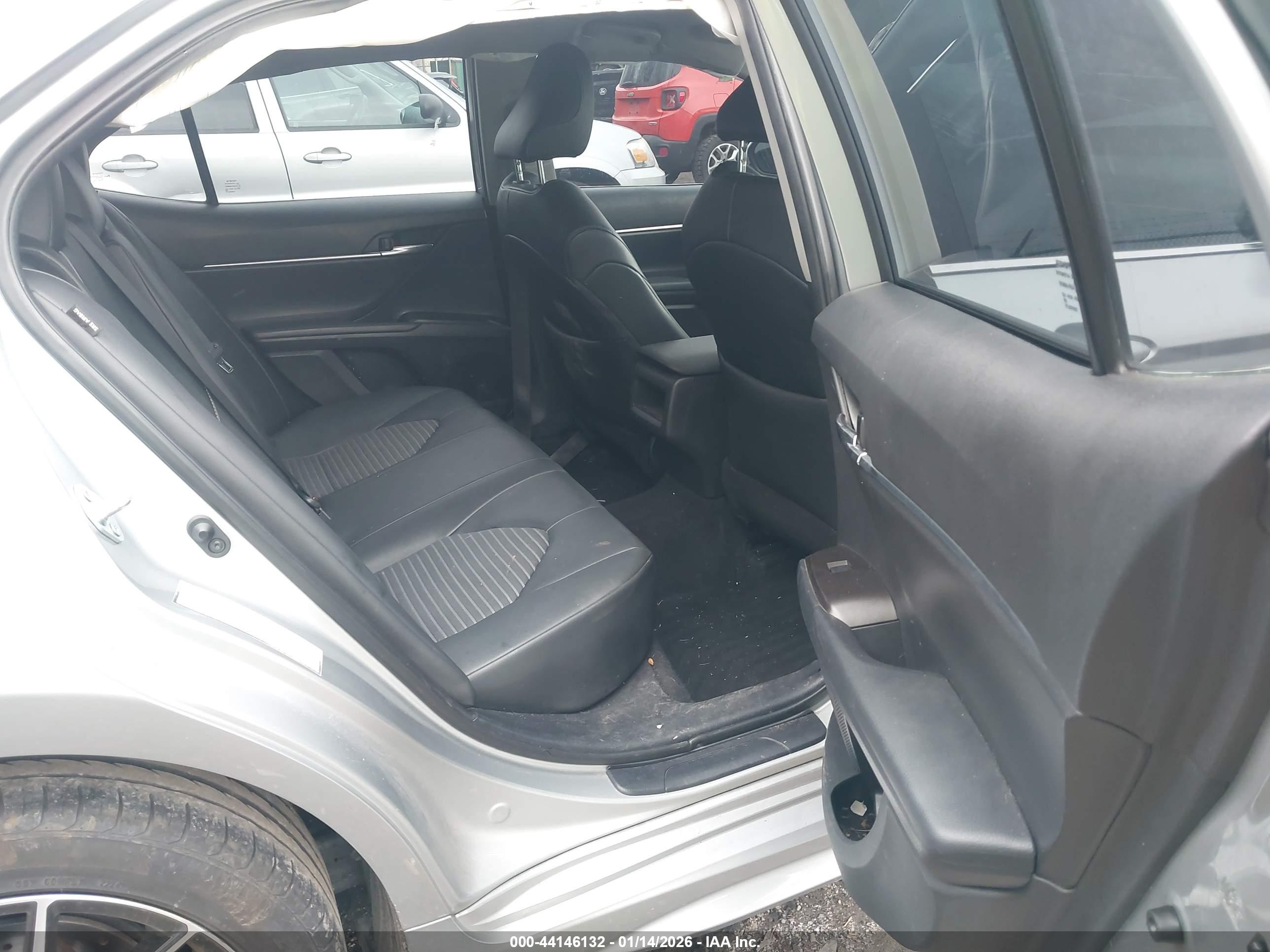 TOYOTA CAMRY image 8