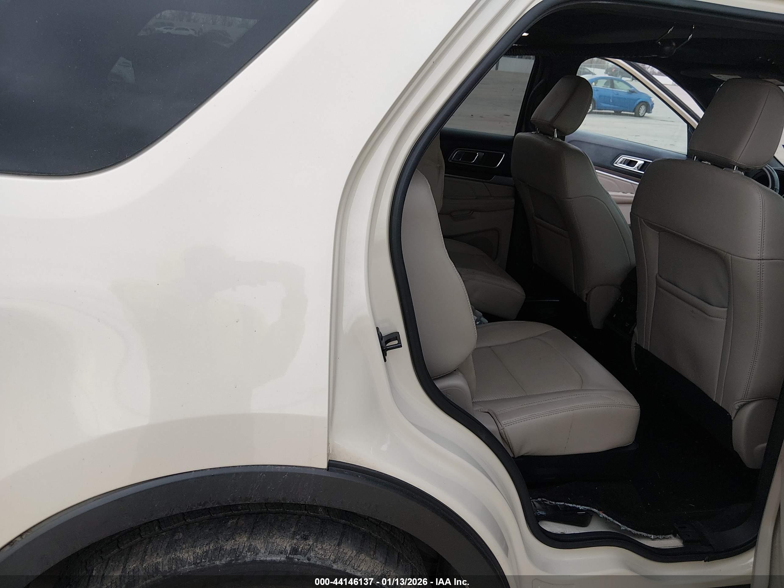 FORD EXPLORER image 8