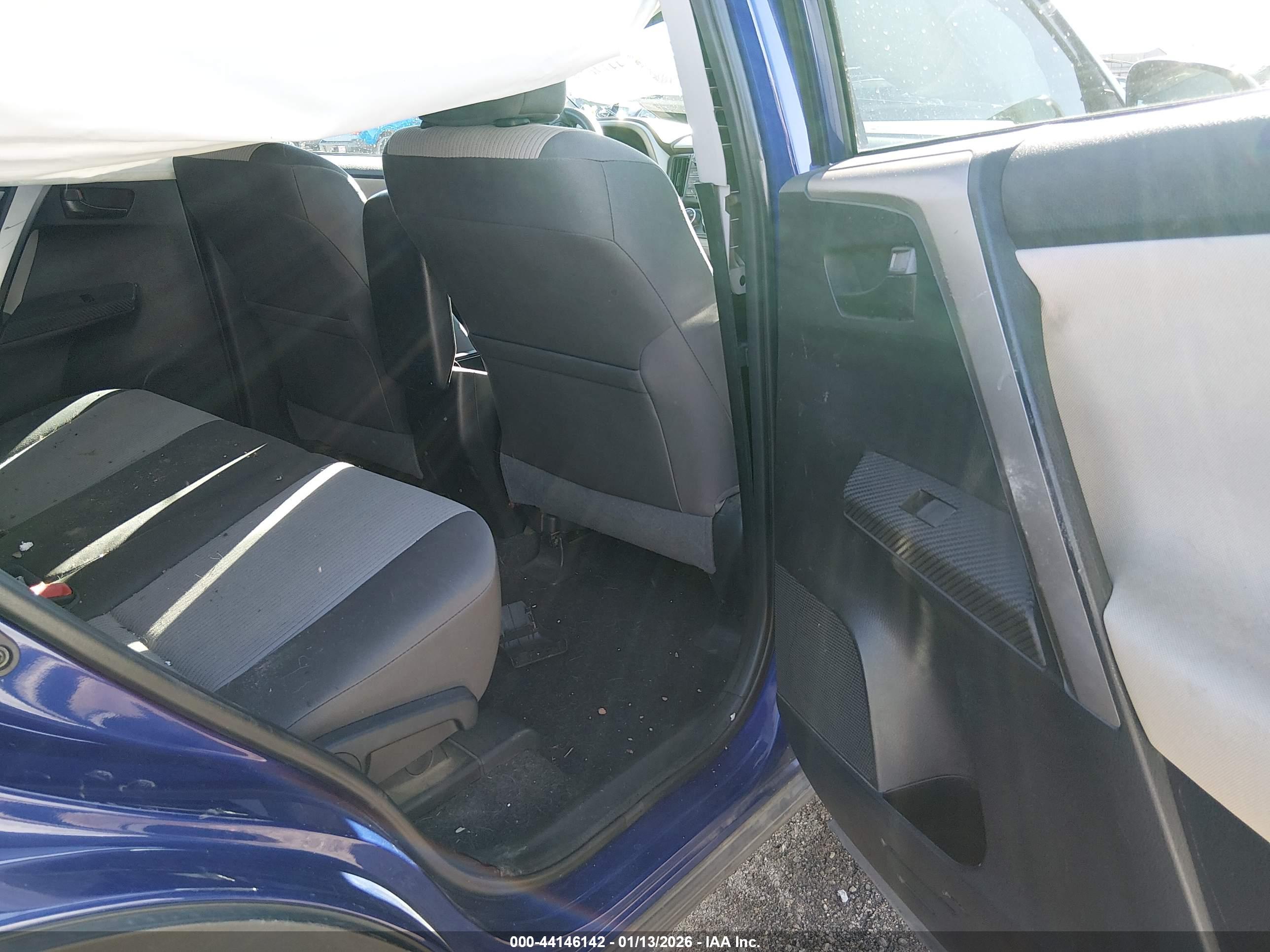 TOYOTA RAV4 image 8