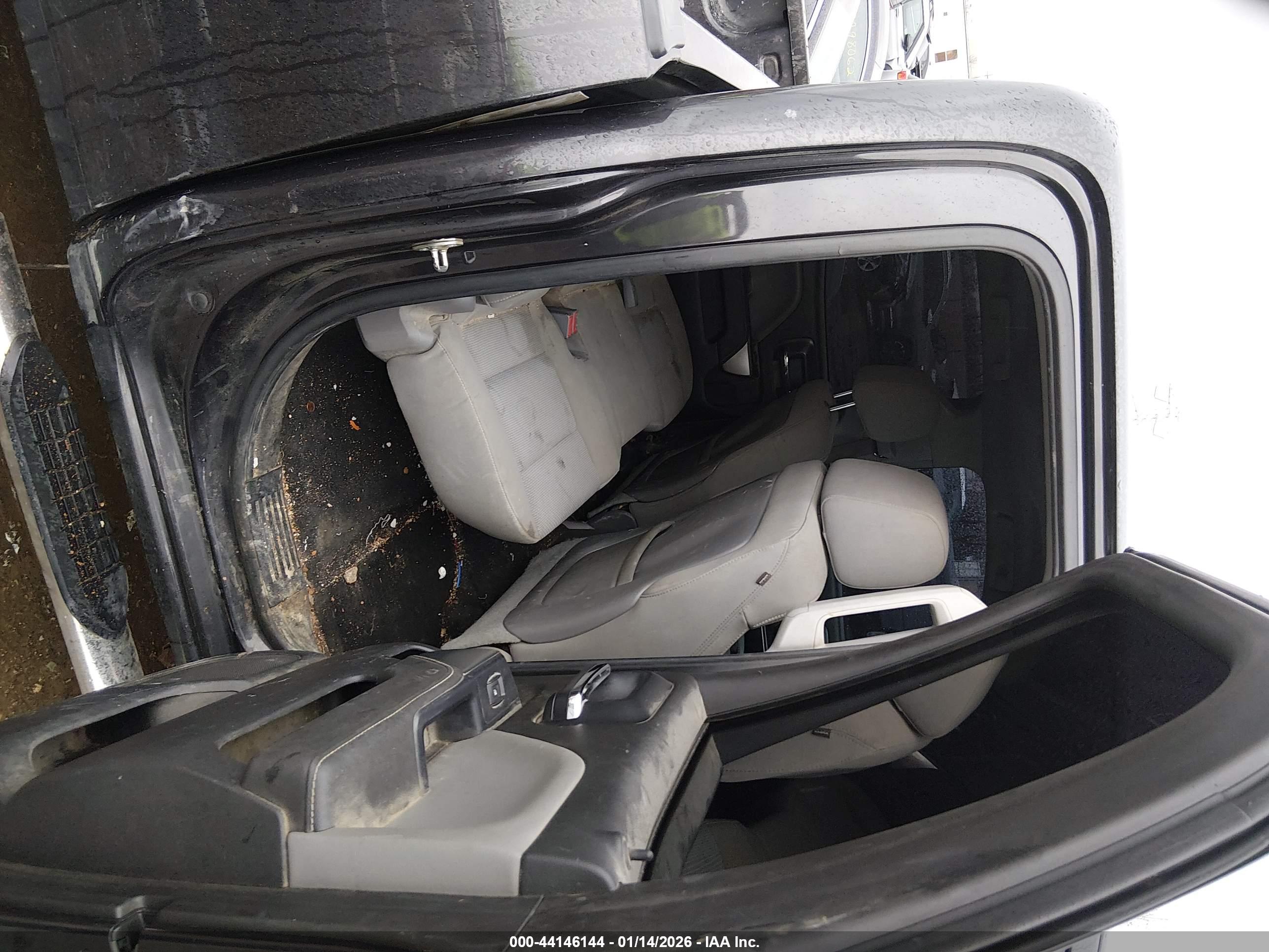 CHEVROLET SILVERADO image 8