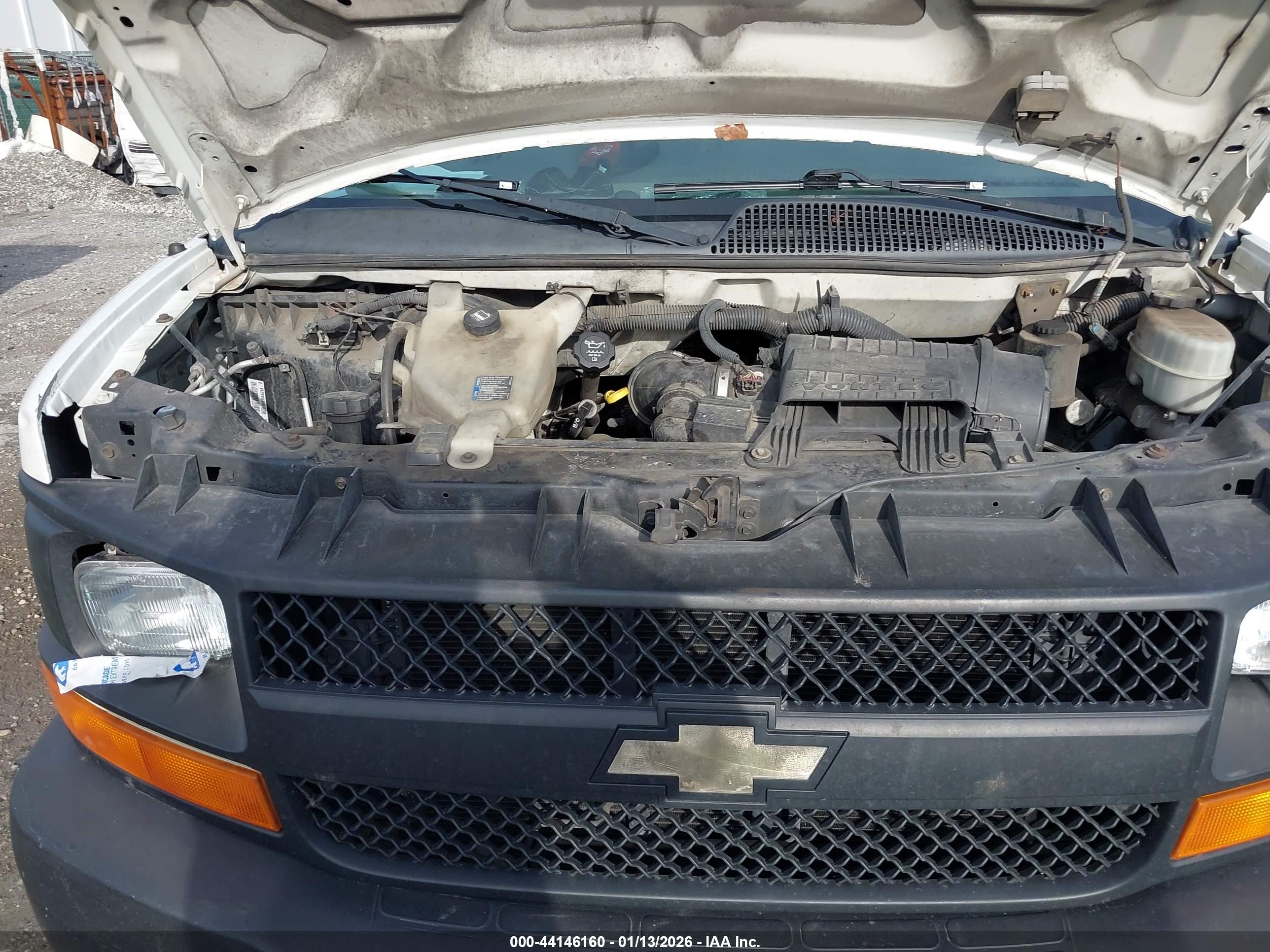 CHEVROLET EXPRESS image 10