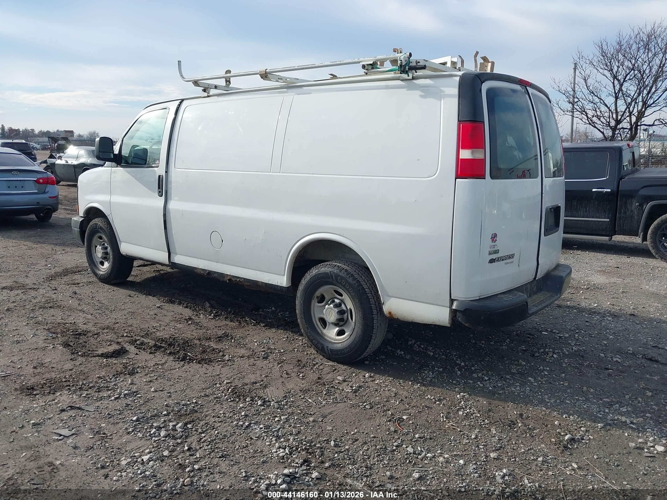 CHEVROLET EXPRESS image 3