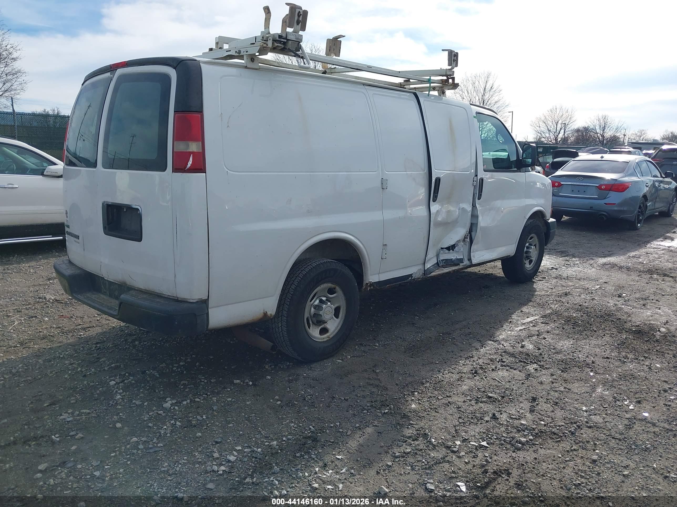 CHEVROLET EXPRESS image 4