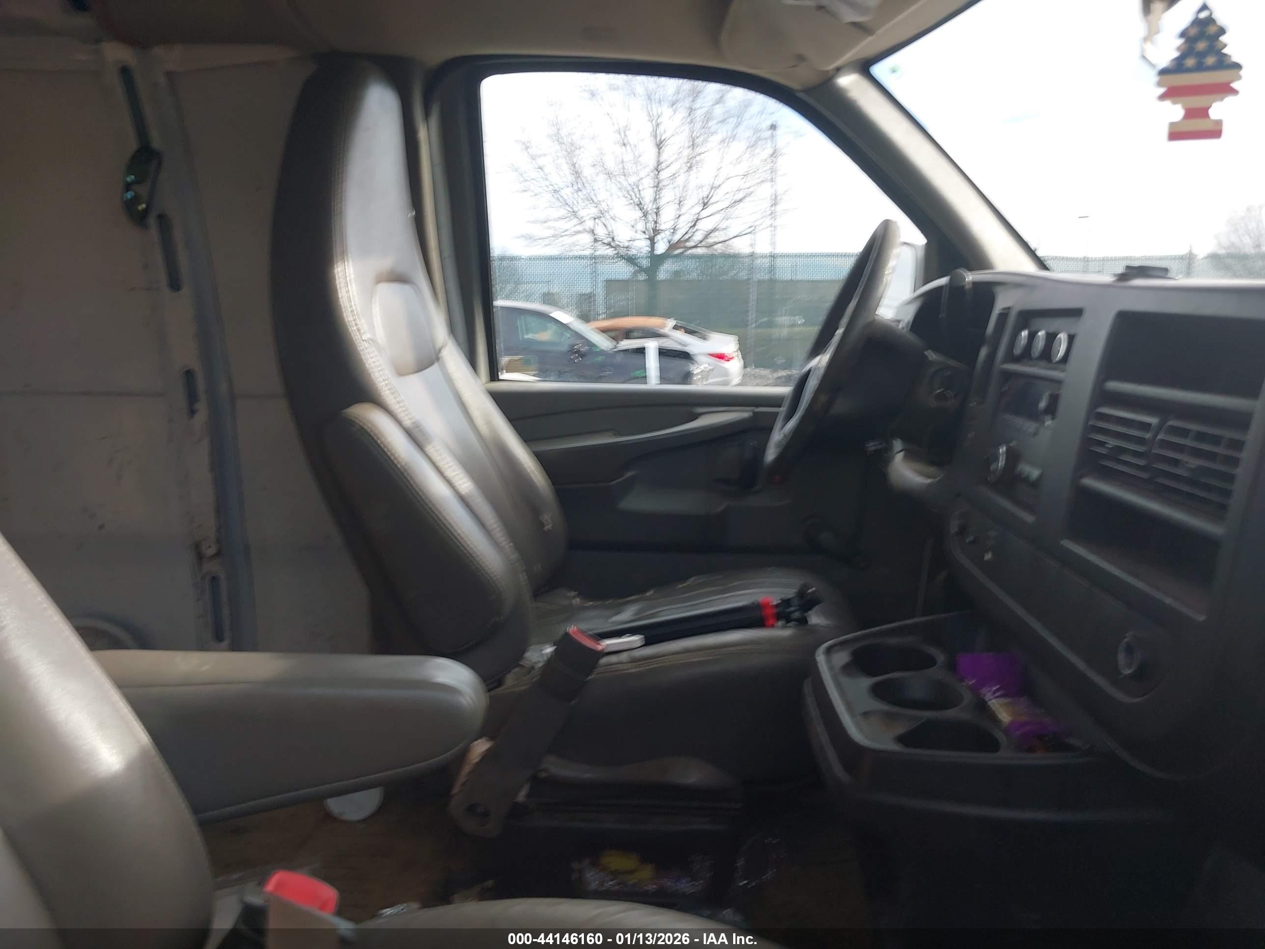 CHEVROLET EXPRESS image 5