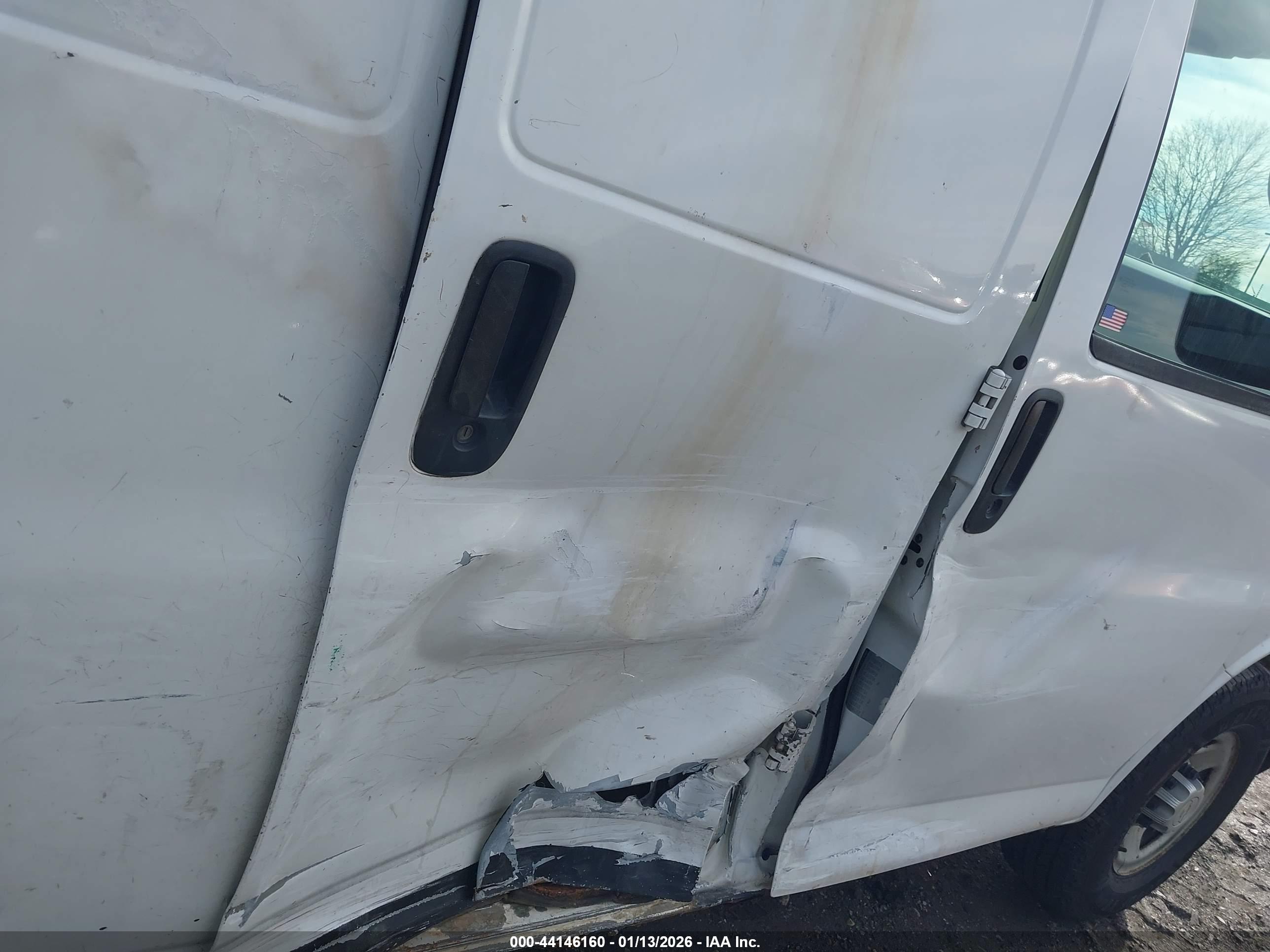 CHEVROLET EXPRESS image 8