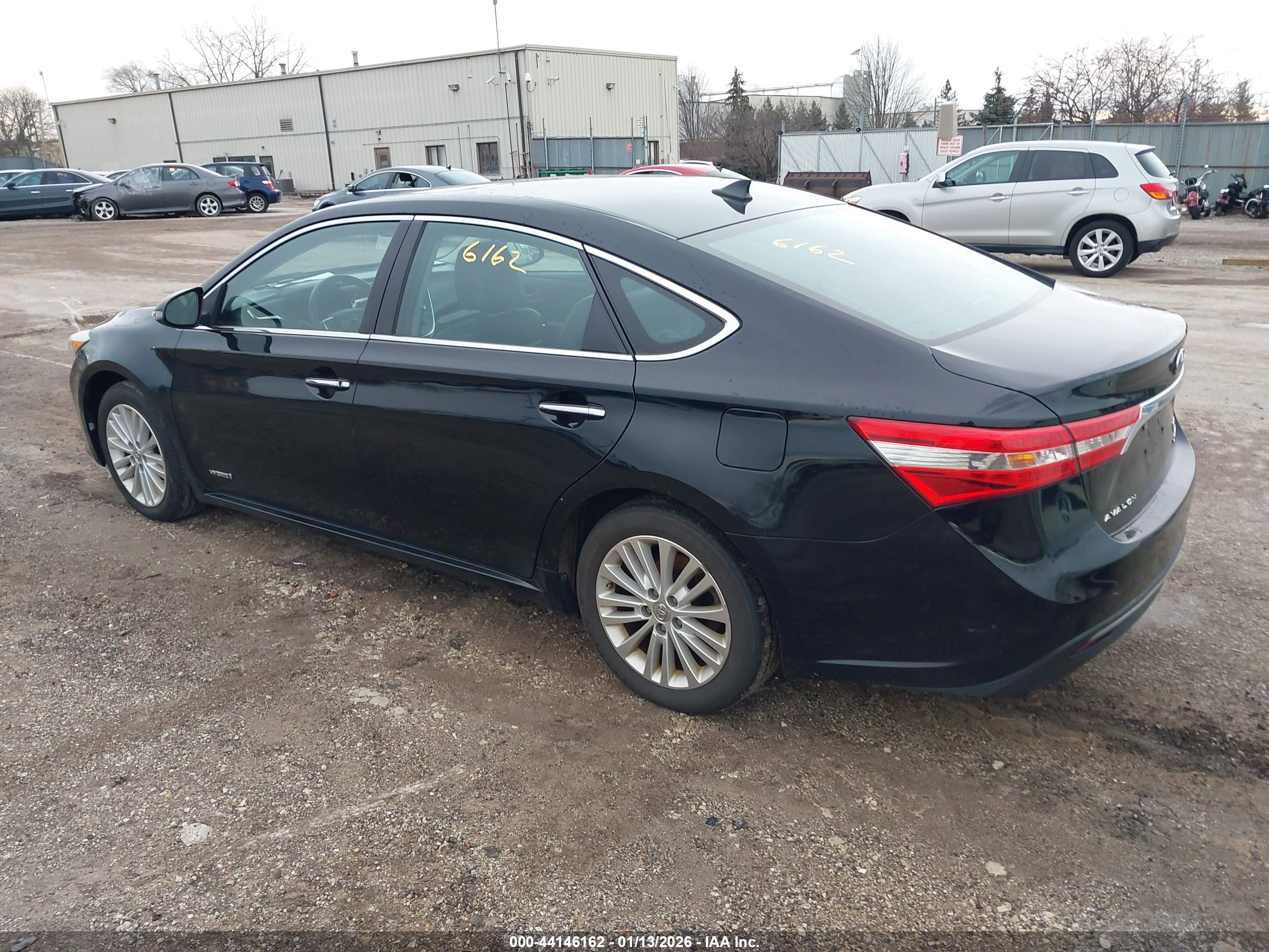 TOYOTA AVALON image 3