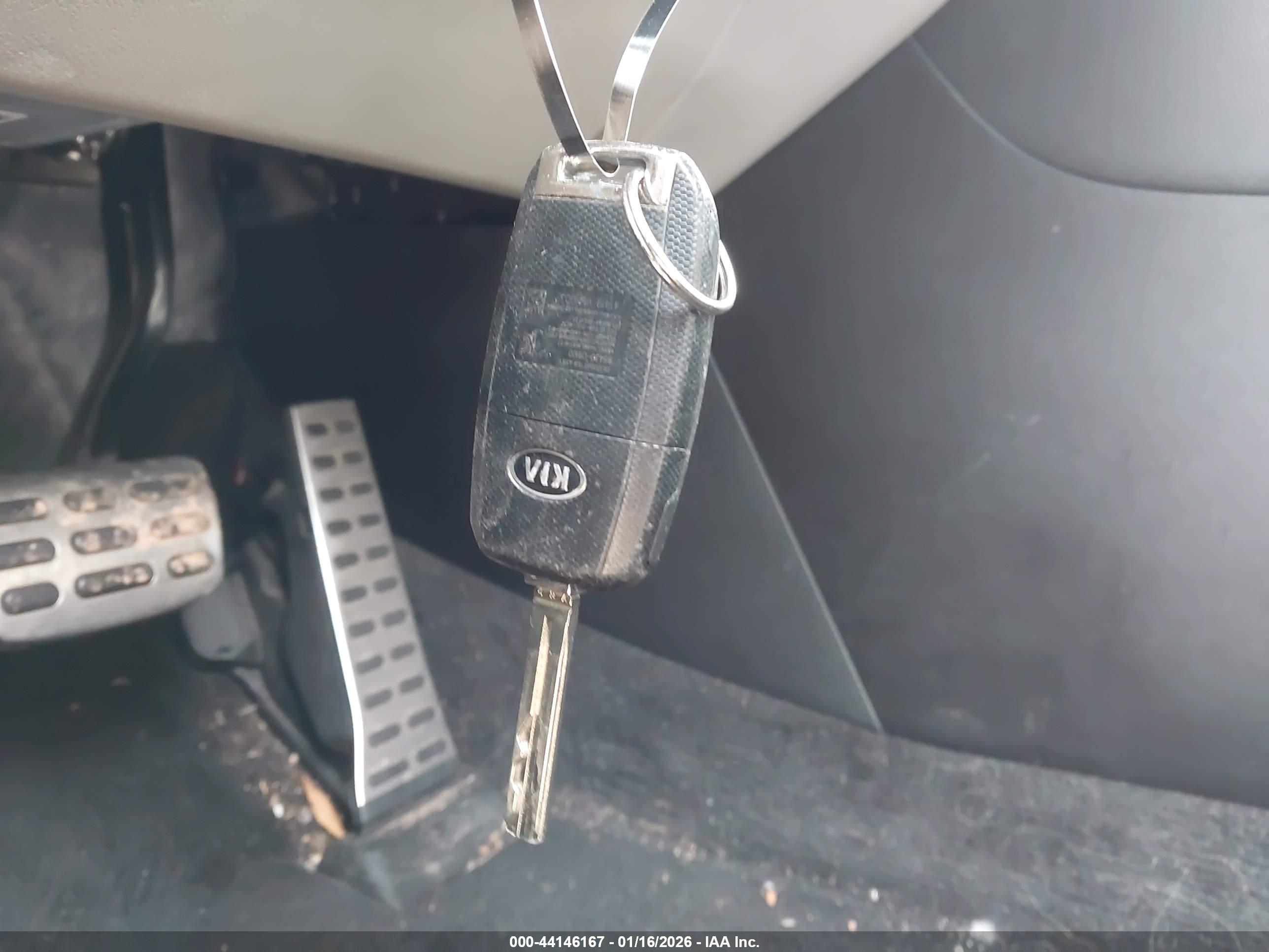 KIA SPORTAGE image 11