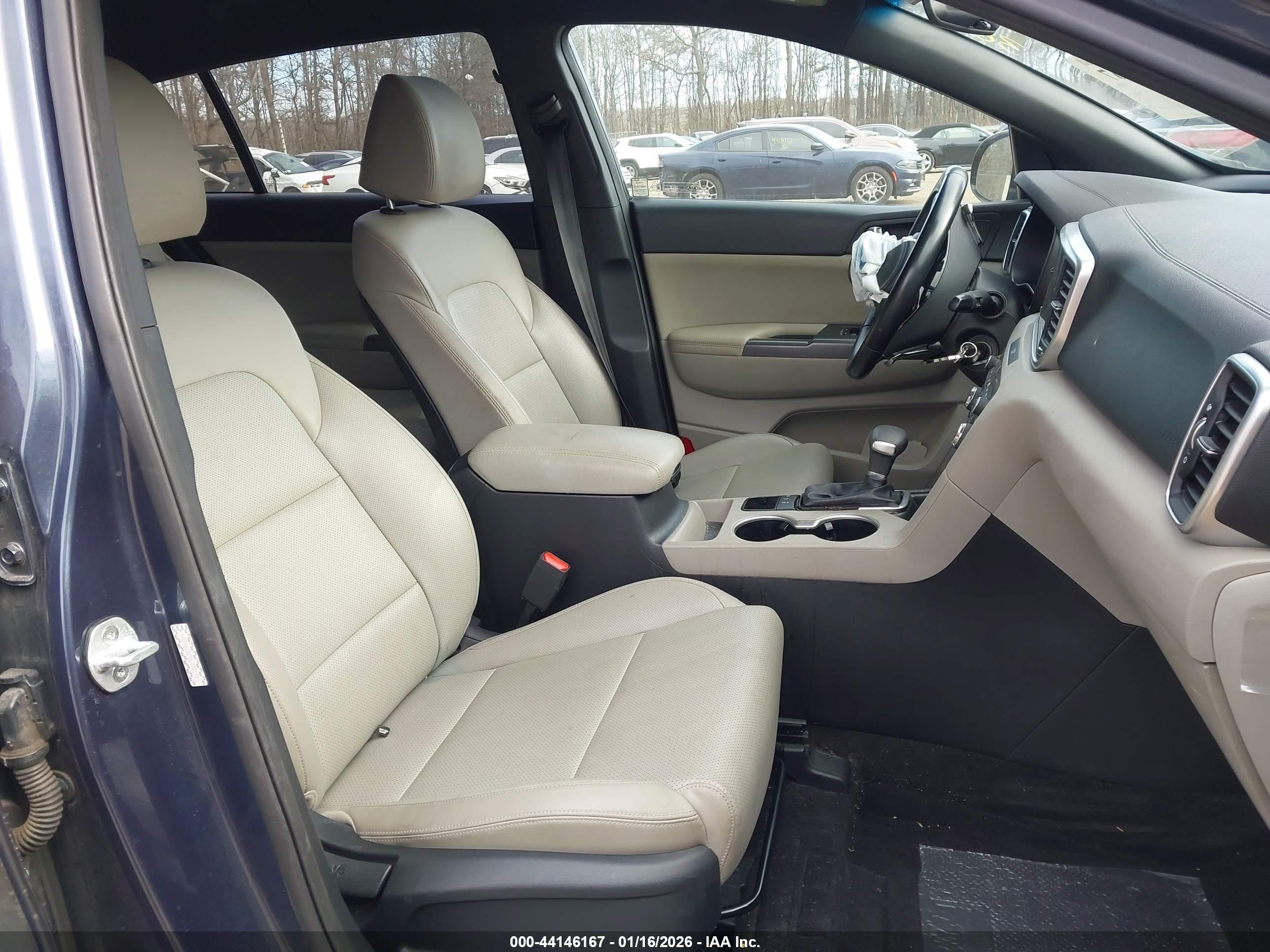 KIA SPORTAGE image 5