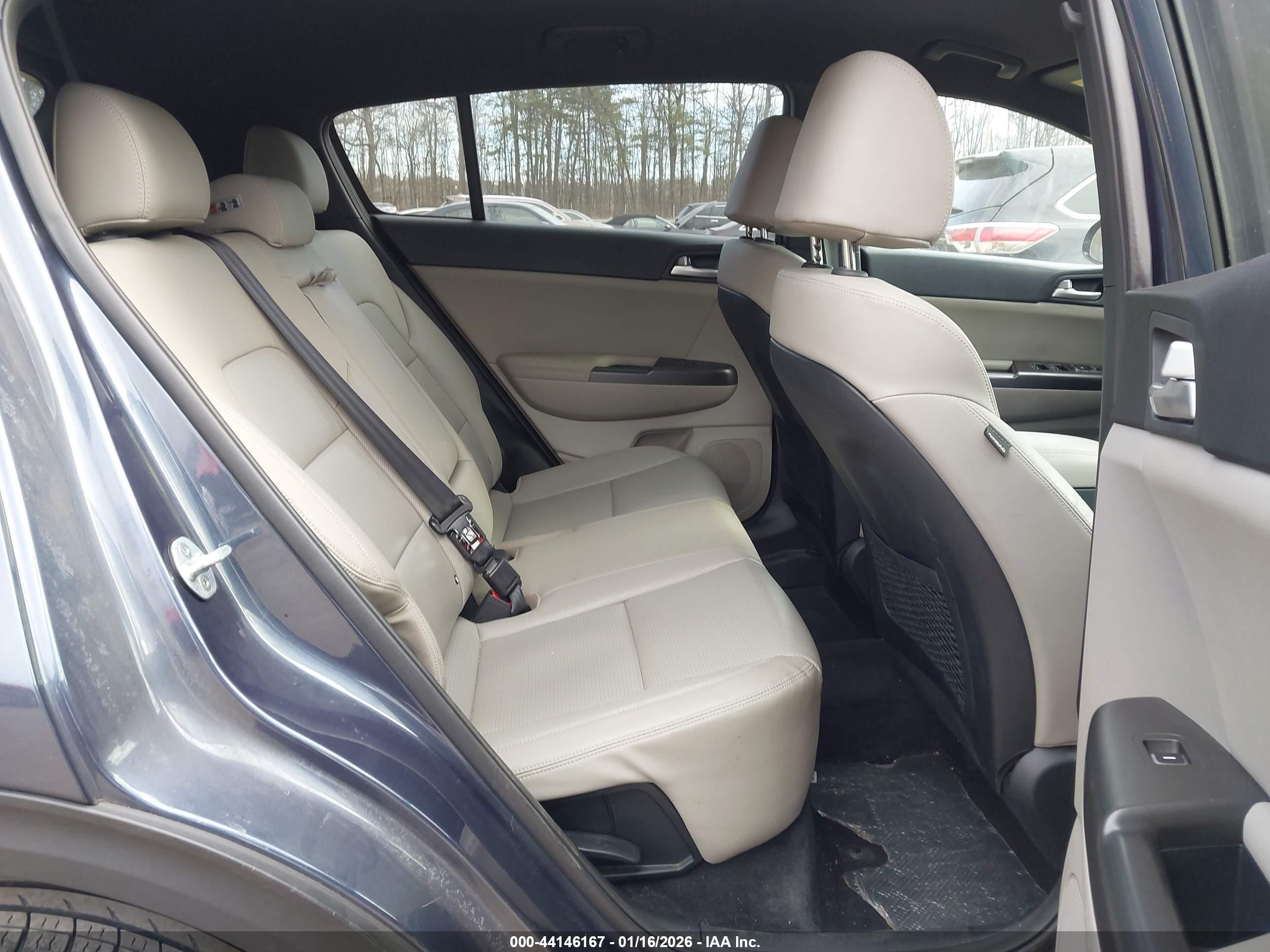 KIA SPORTAGE image 8