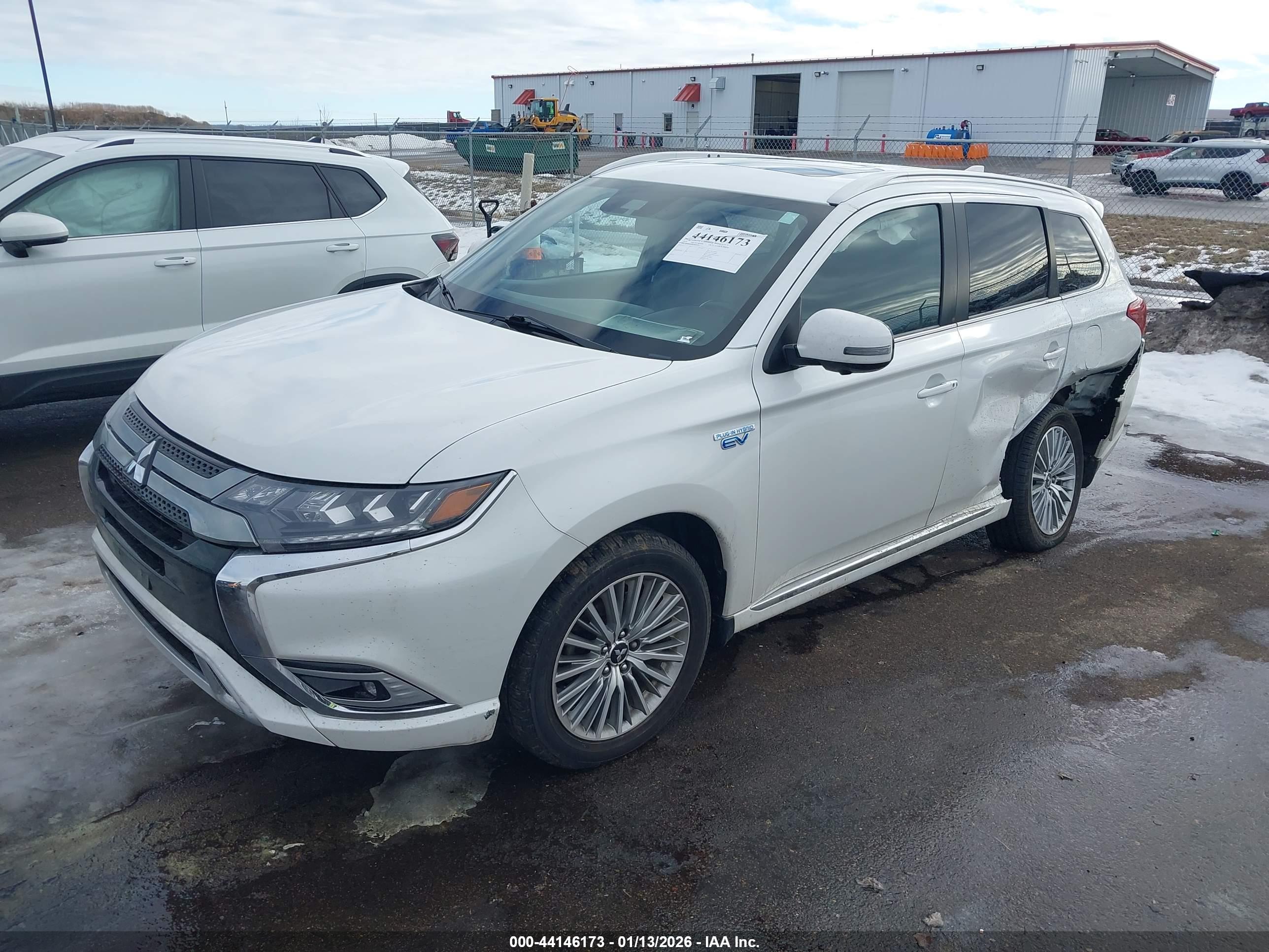 MITSUBISHI OUTLANDER image 2
