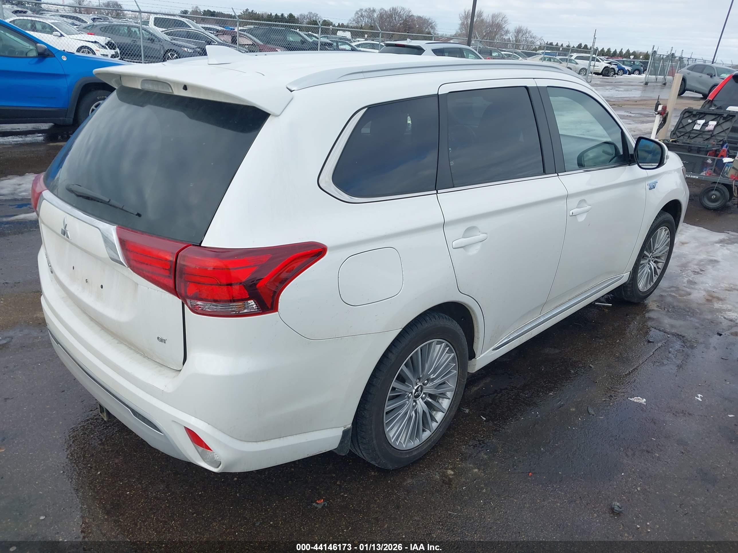 MITSUBISHI OUTLANDER image 4