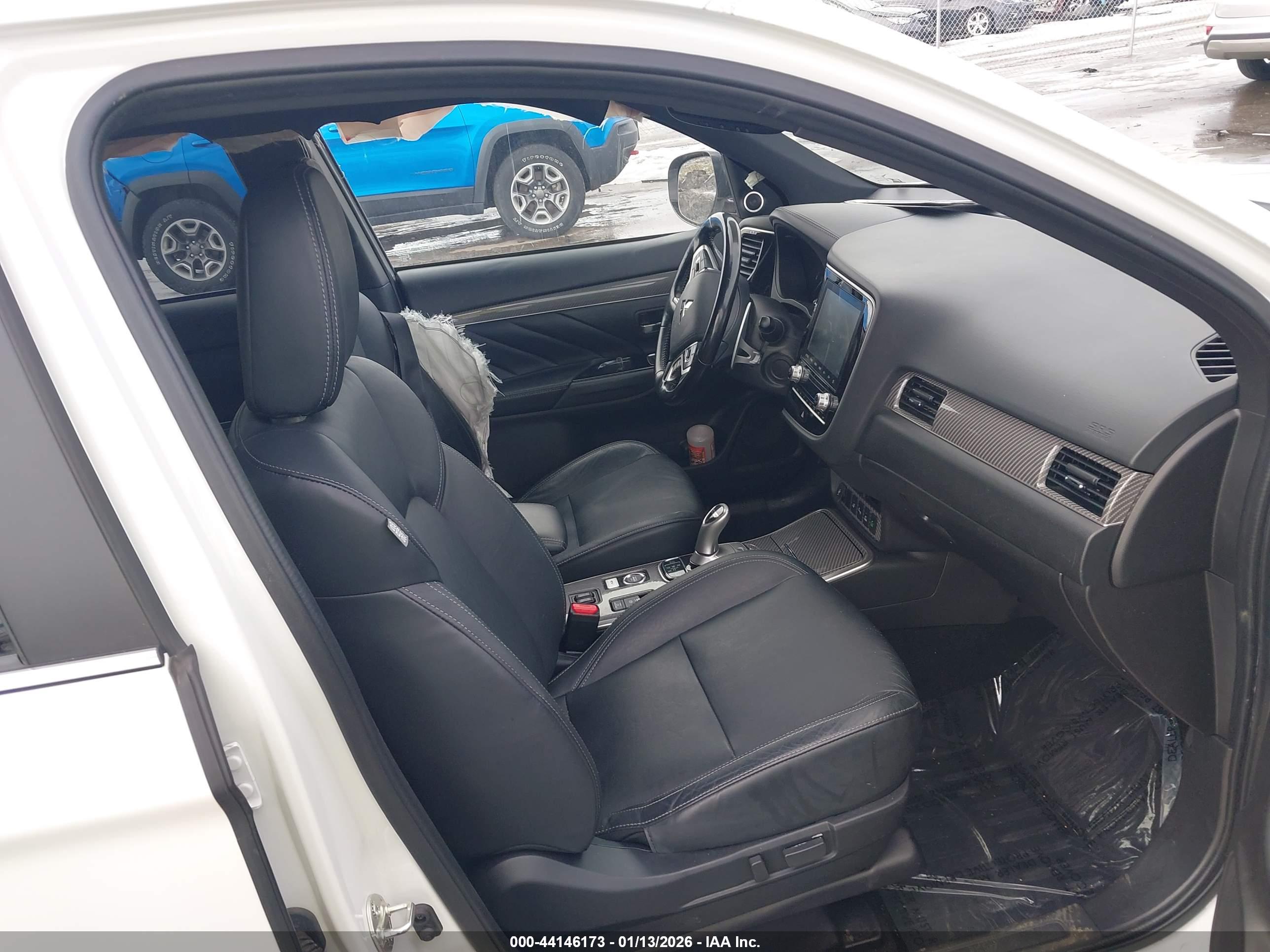 MITSUBISHI OUTLANDER image 5
