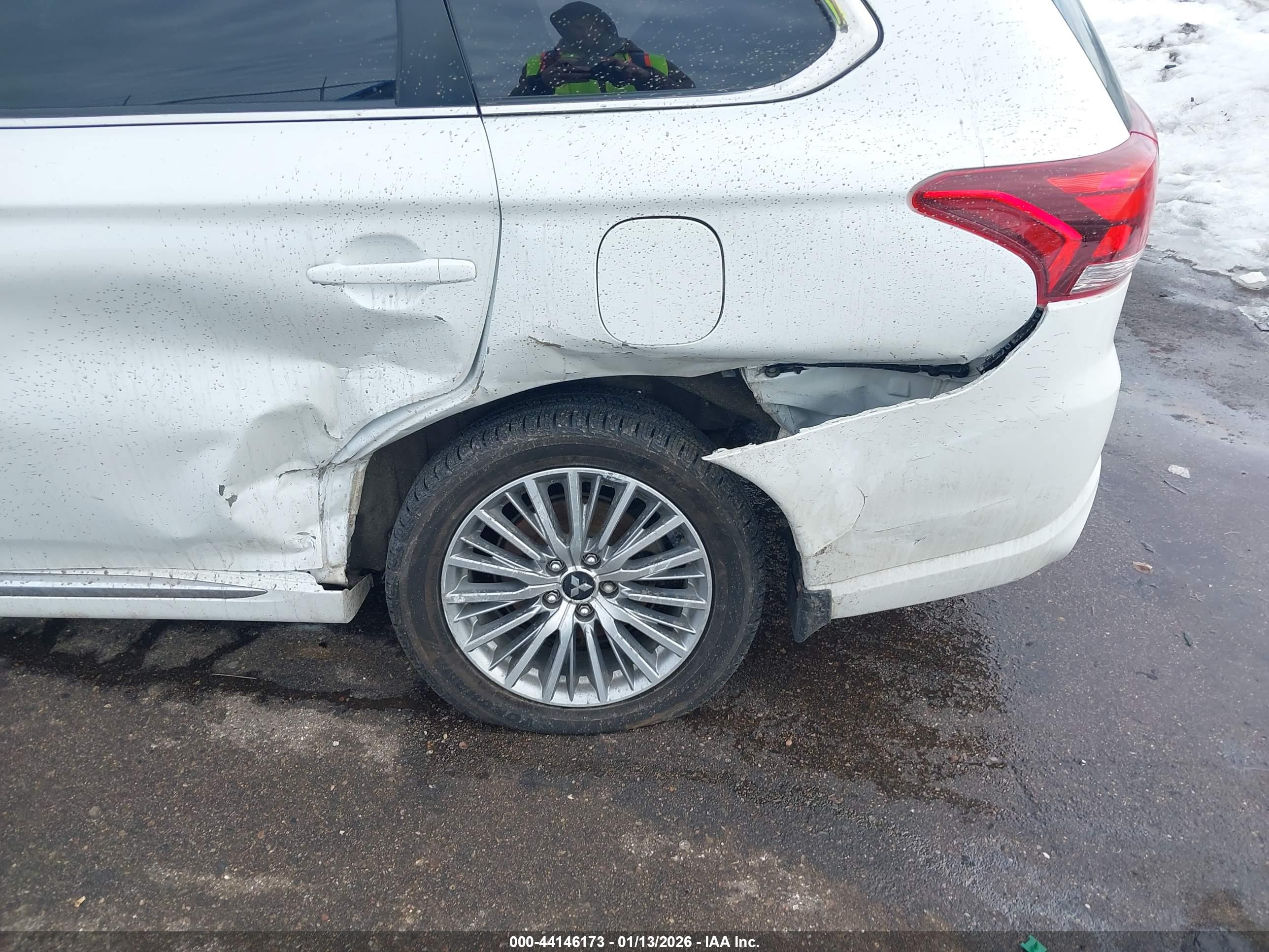 MITSUBISHI OUTLANDER image 6