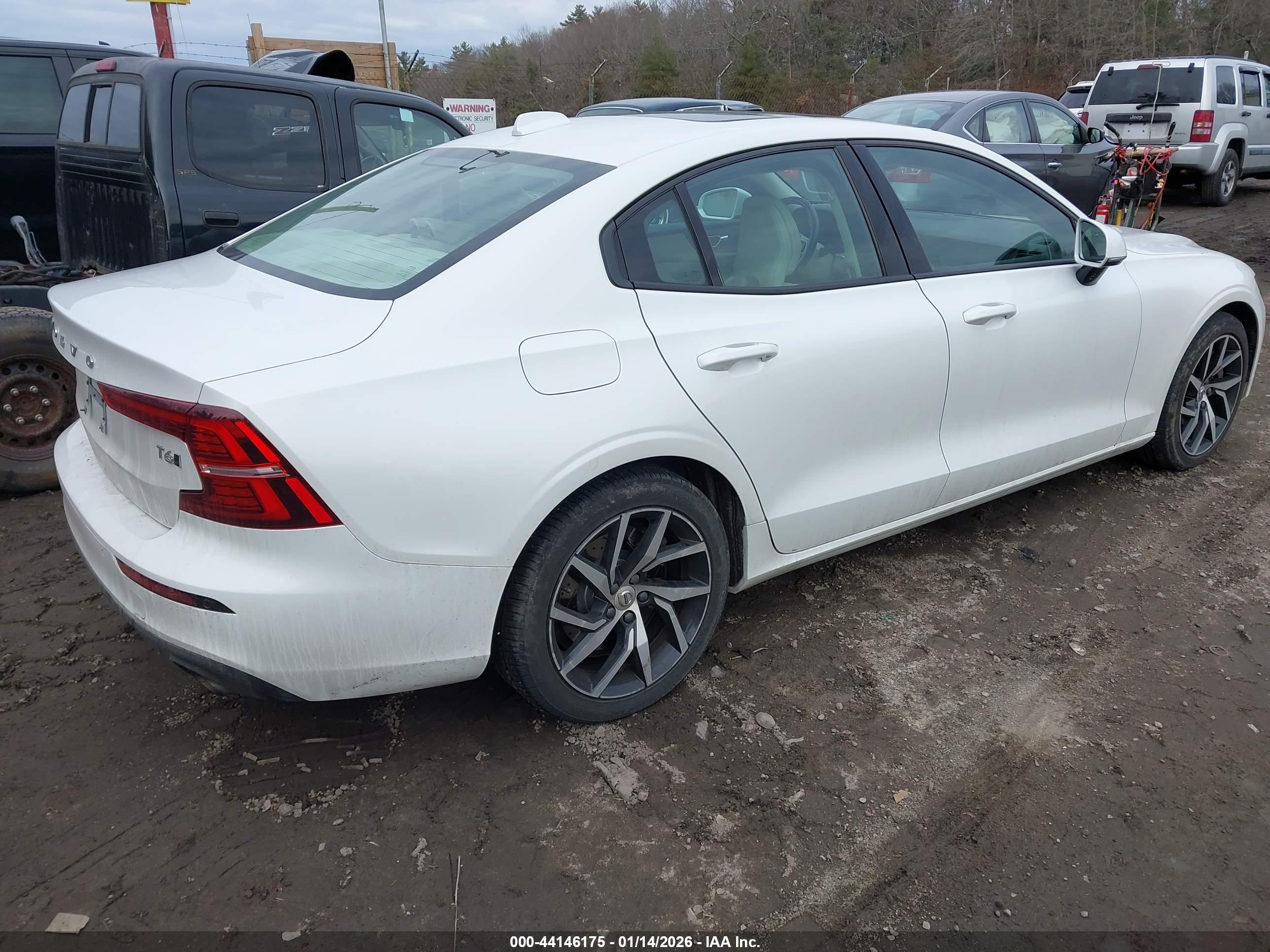 VOLVO S60 image 4