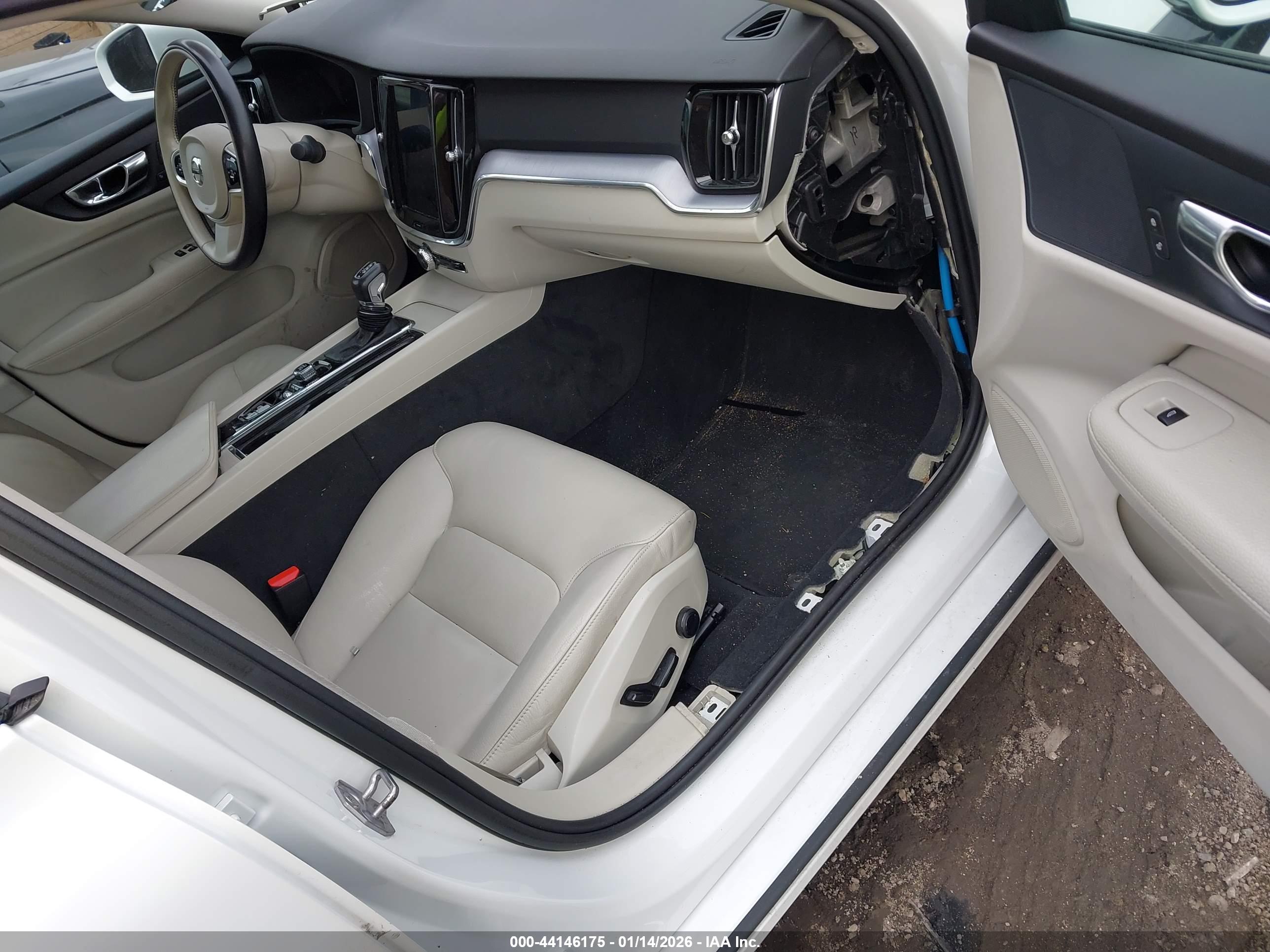 VOLVO S60 image 5