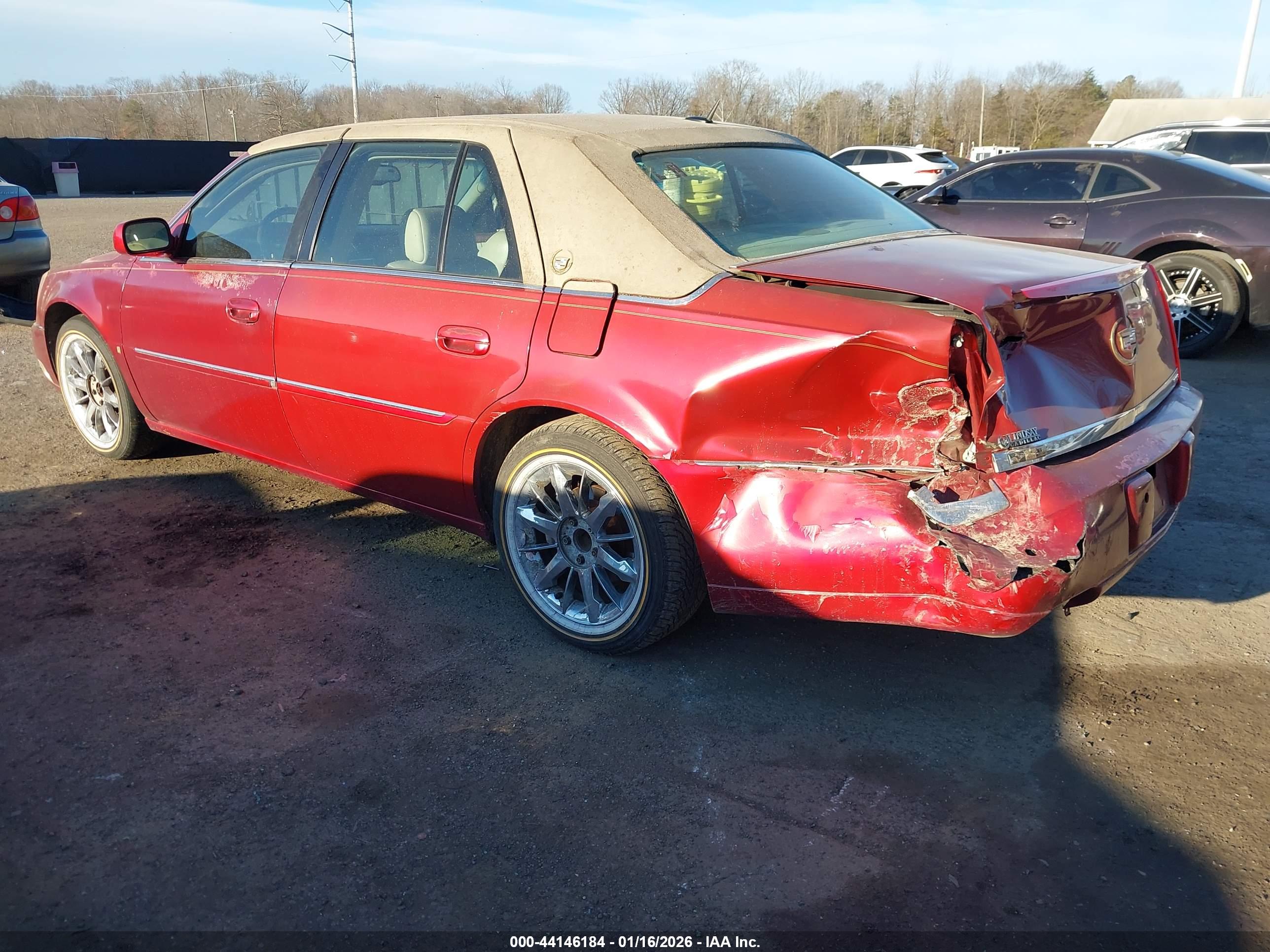 CADILLAC DTS image 3