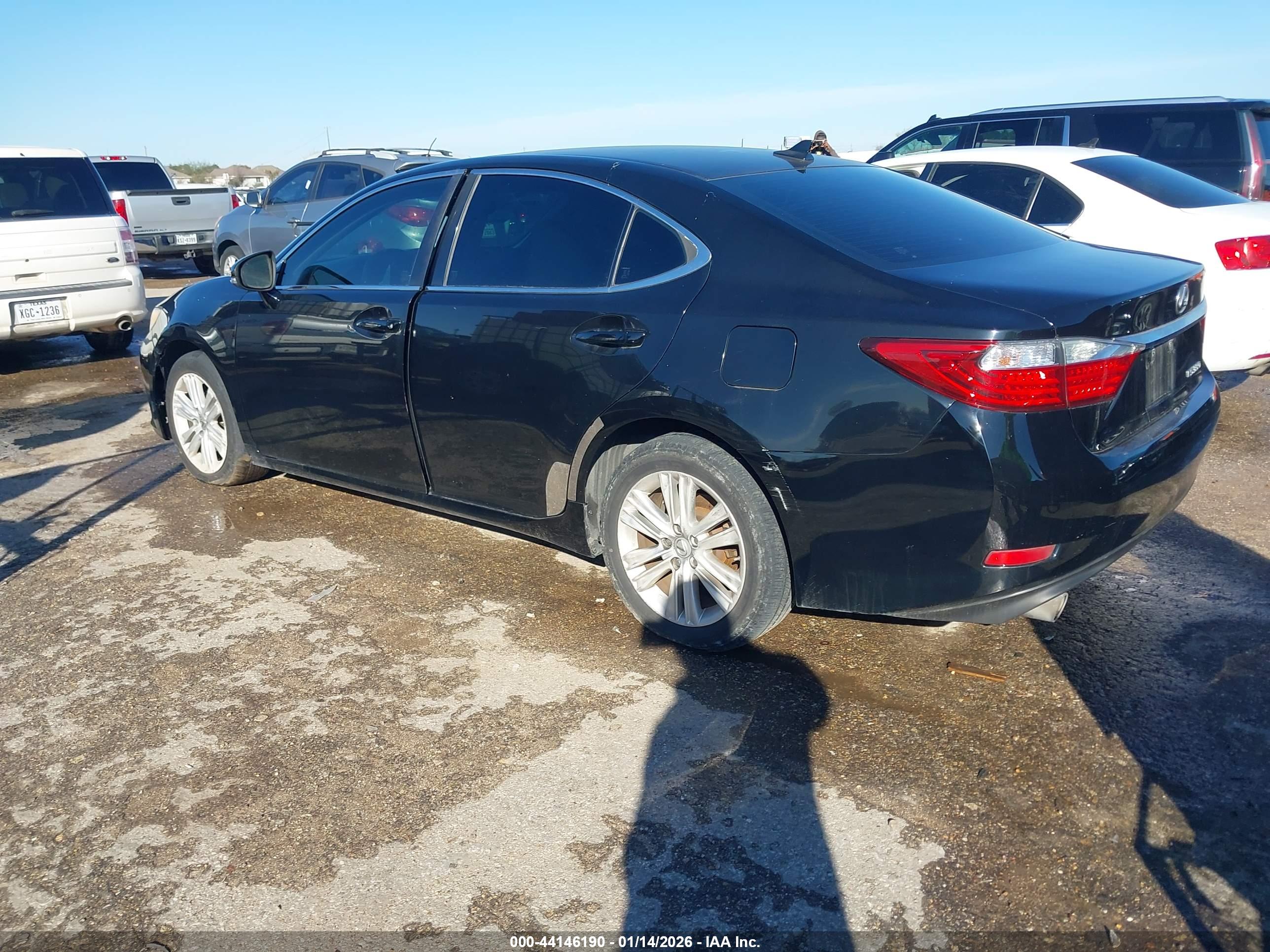 LEXUS ES image 3