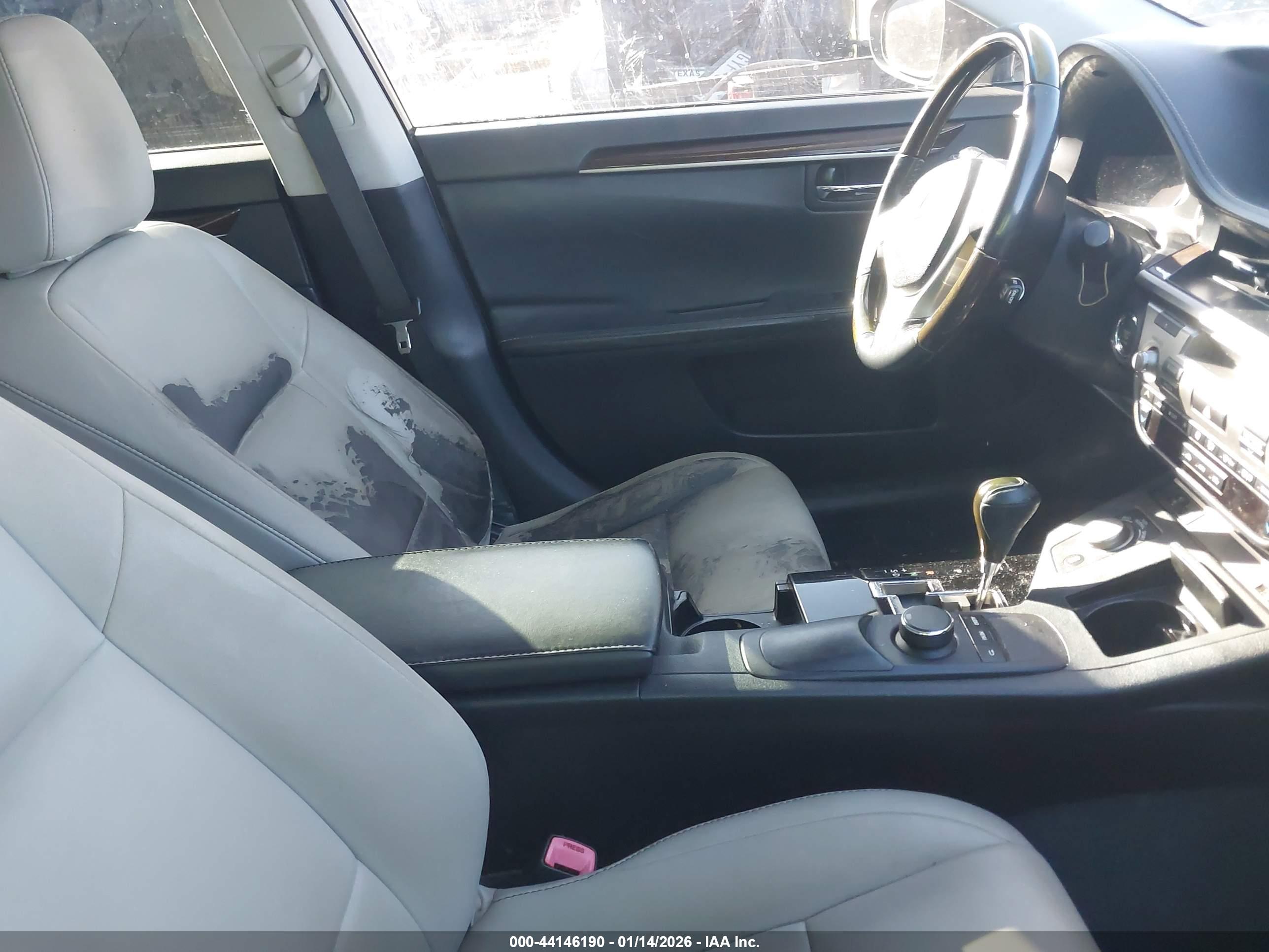 LEXUS ES image 5