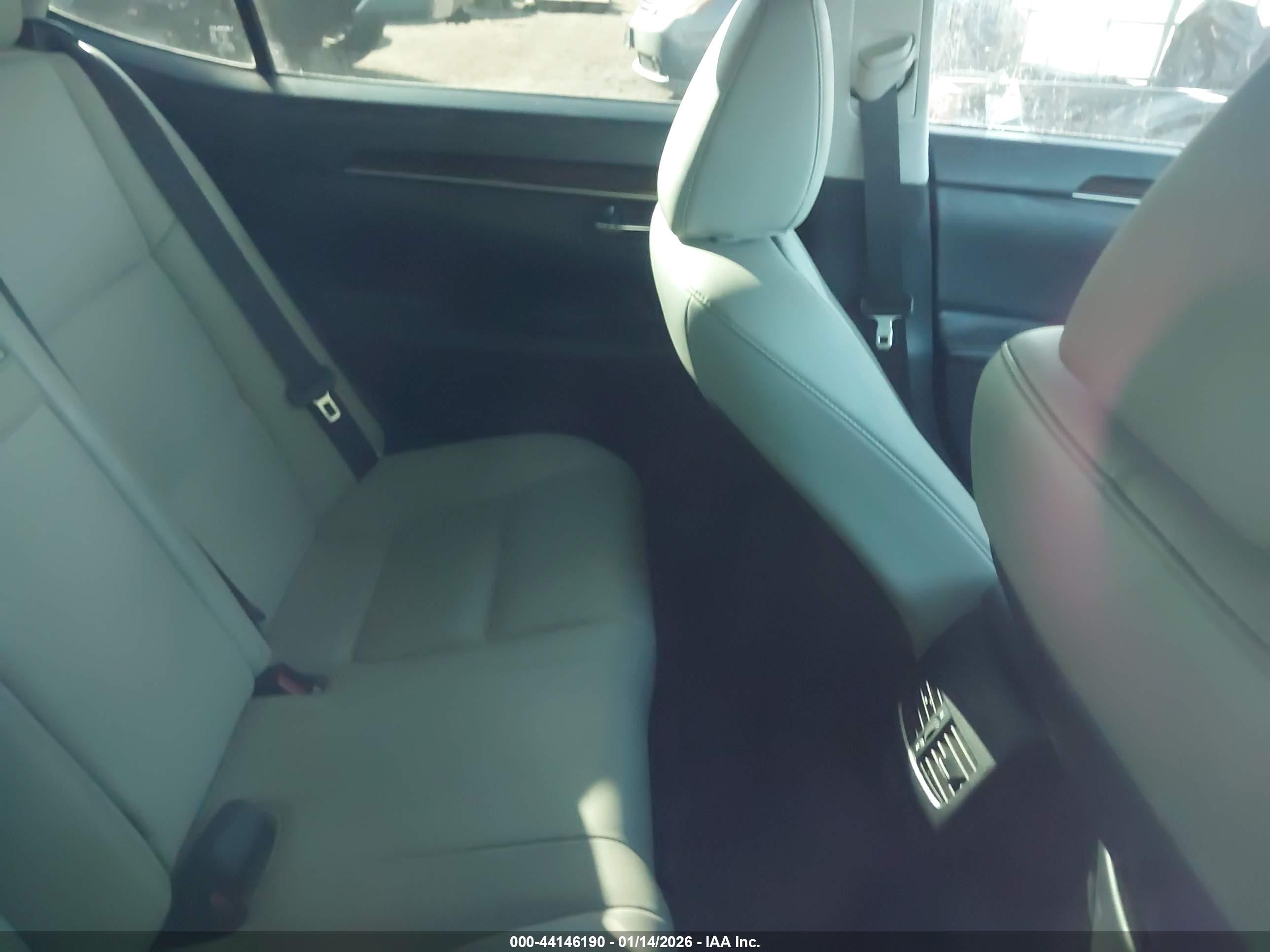 LEXUS ES image 8
