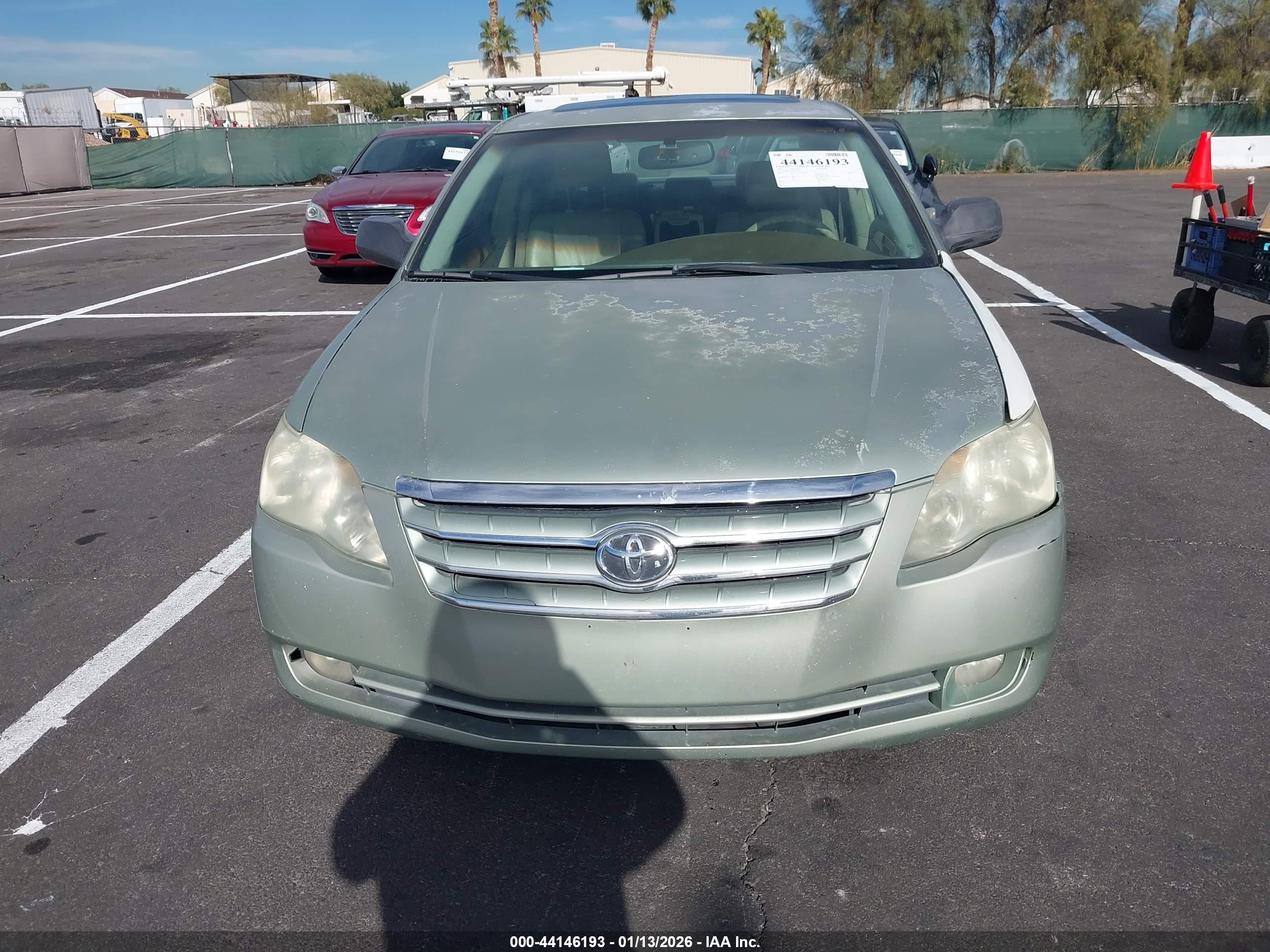 TOYOTA AVALON image 6