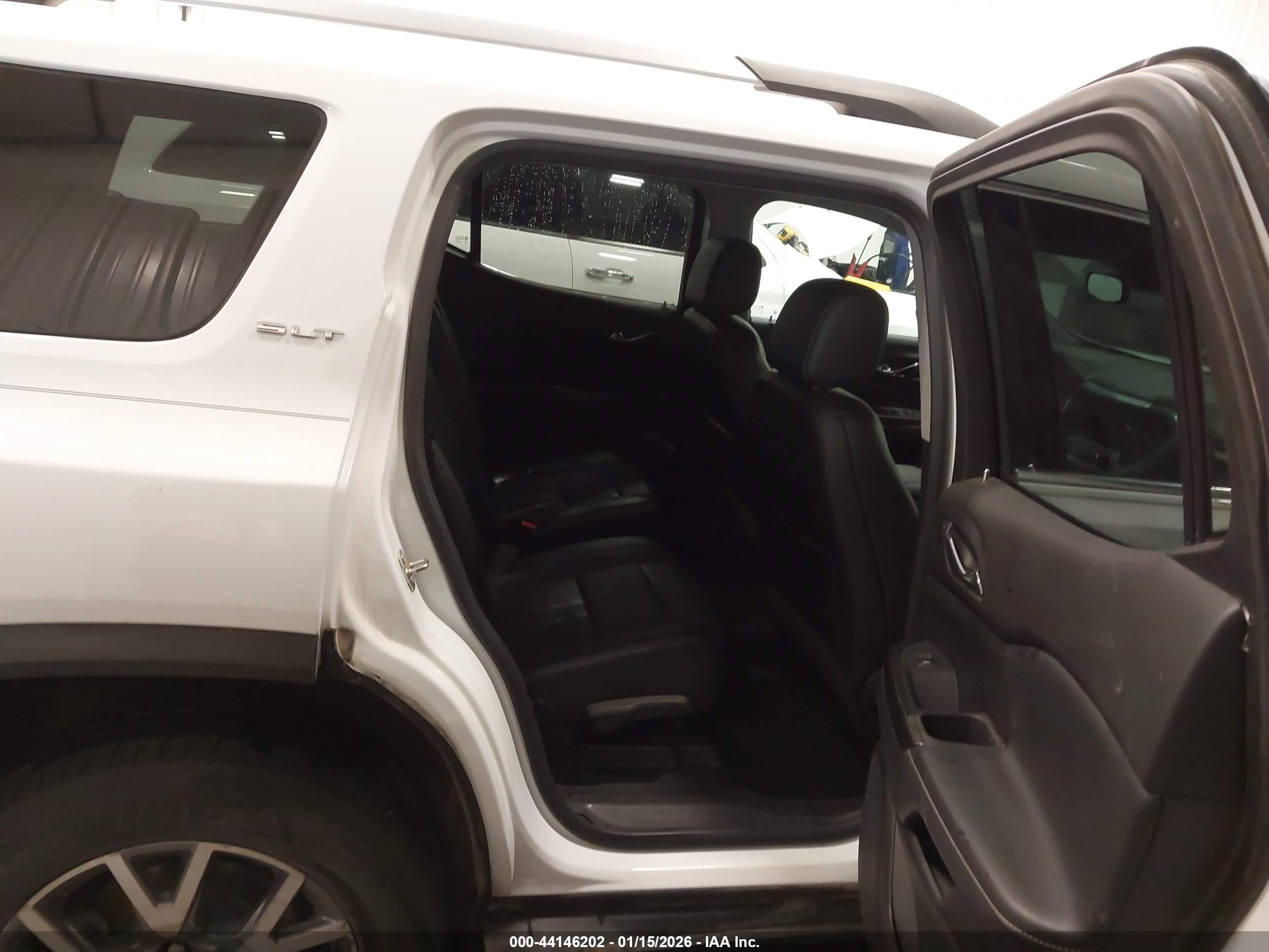 GMC ACADIA image 8