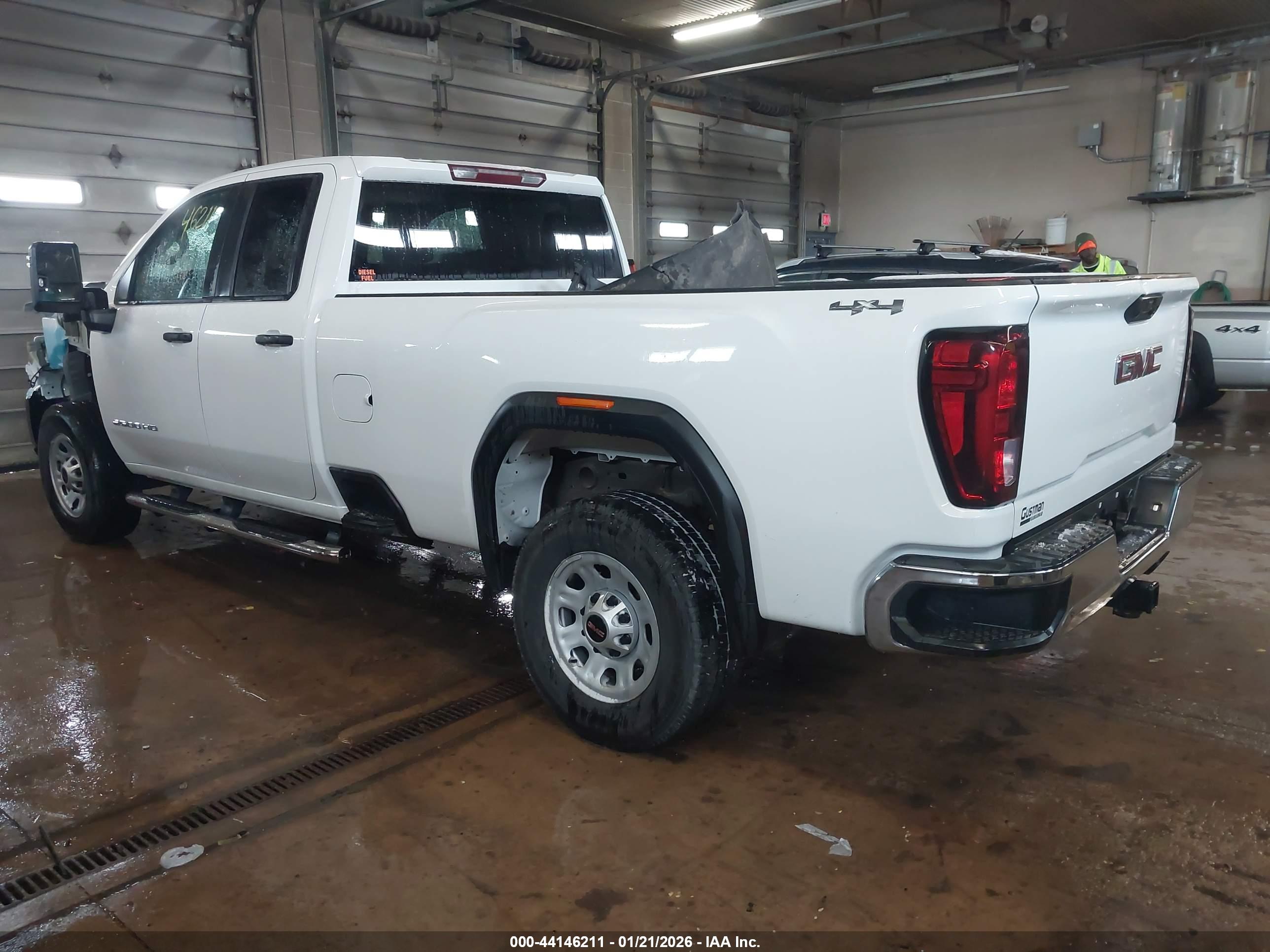 GMC SIERRA image 3
