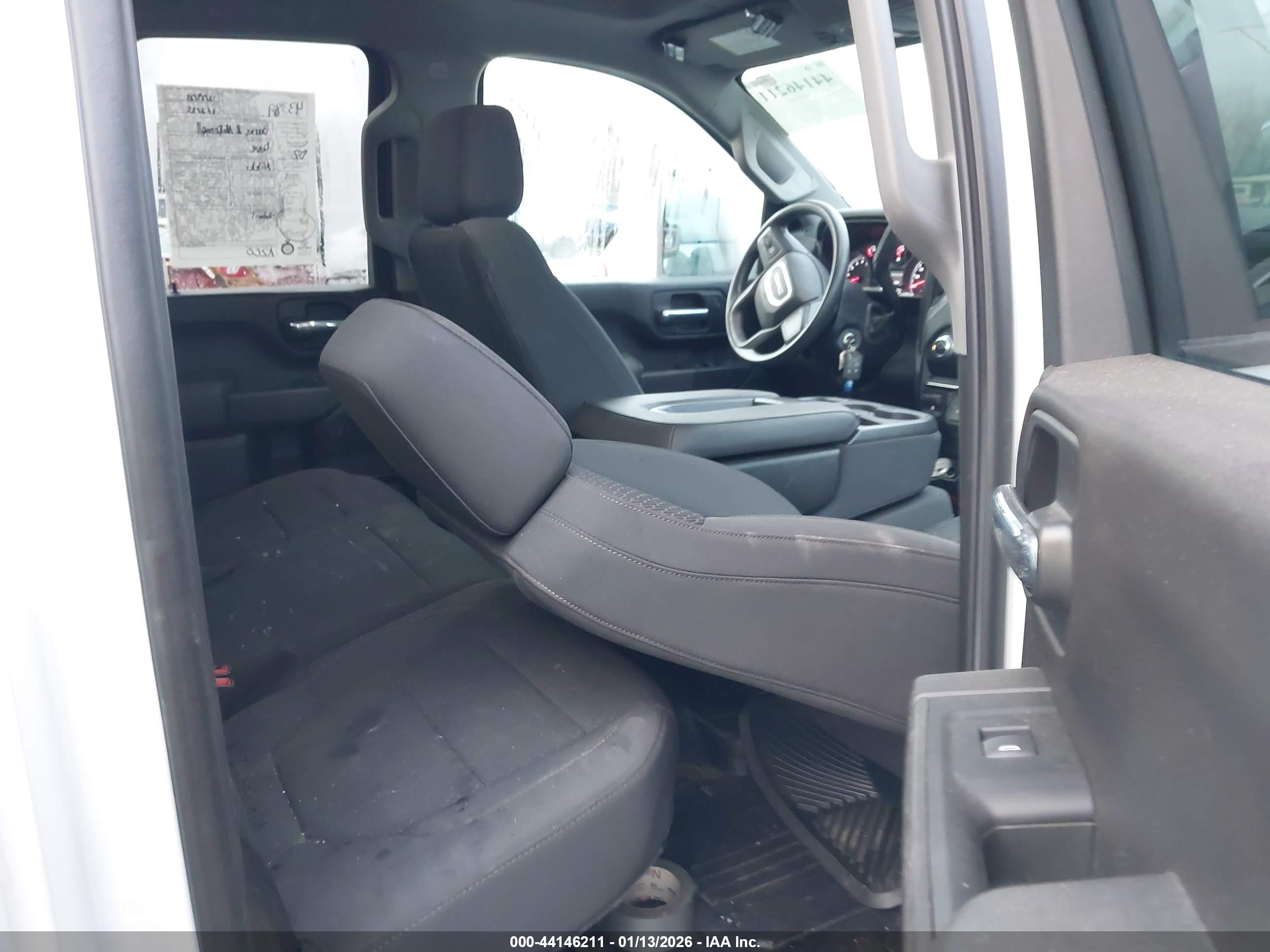GMC SIERRA image 8
