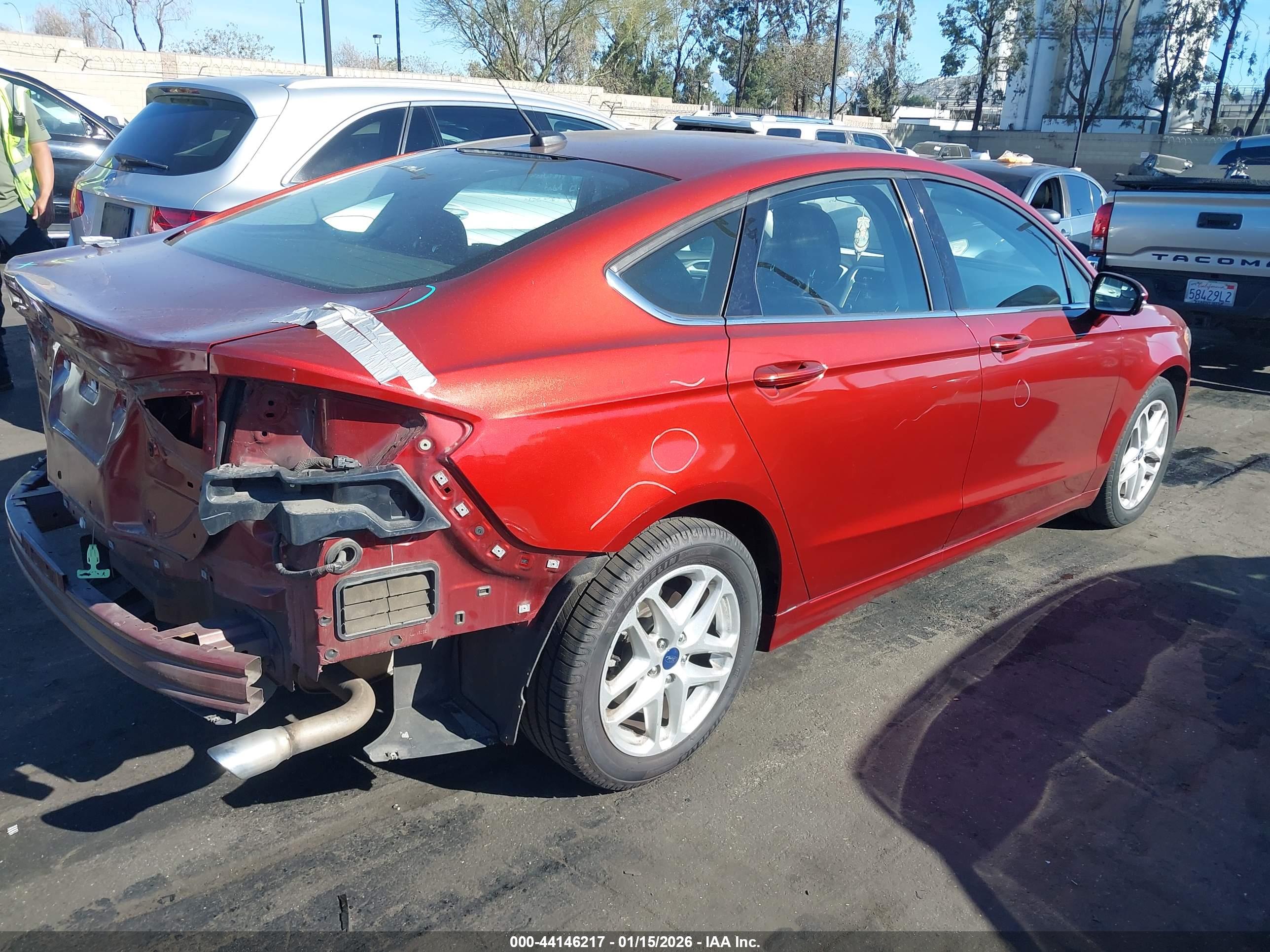 FORD FUSION image 4