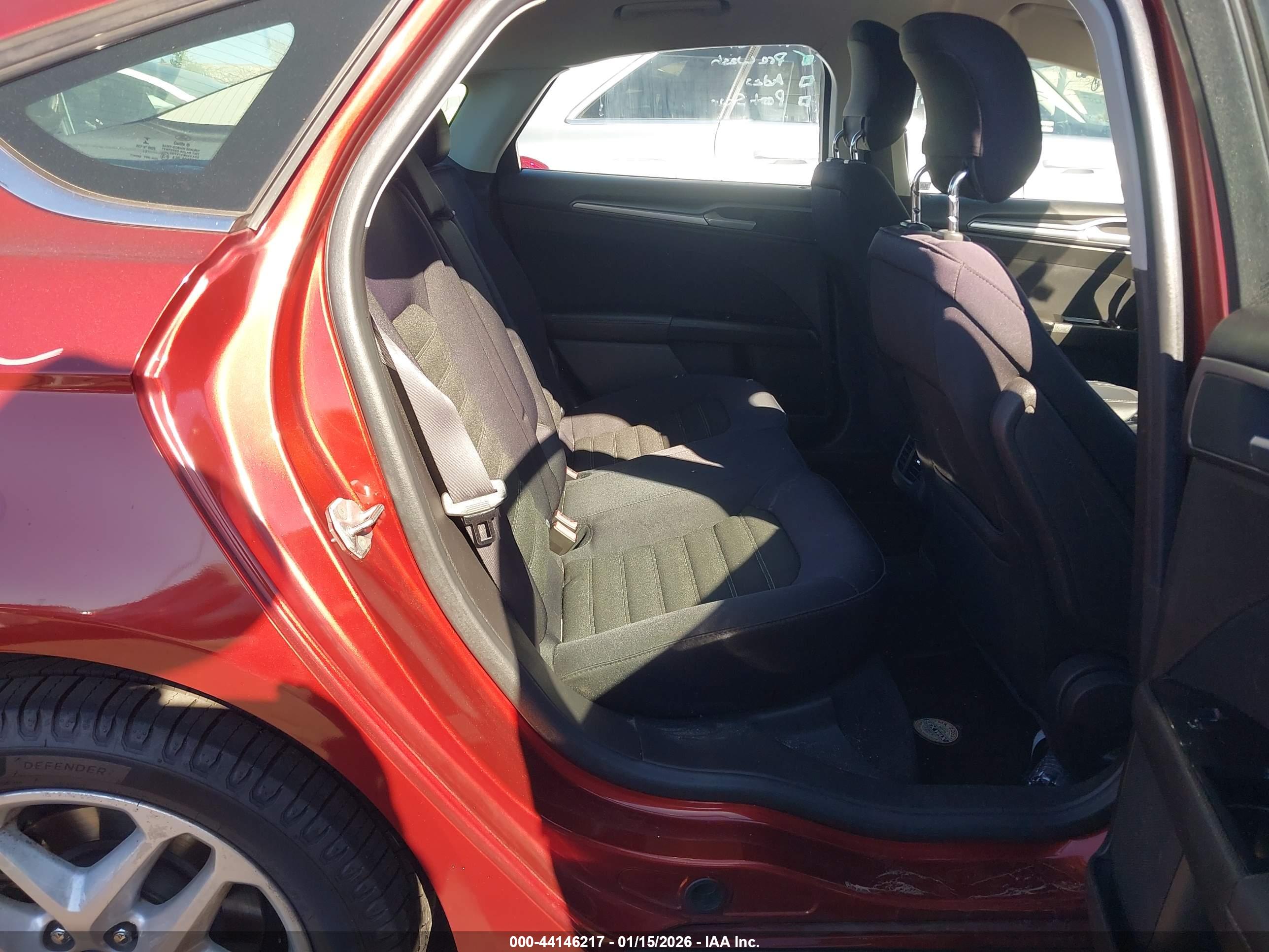 FORD FUSION image 8