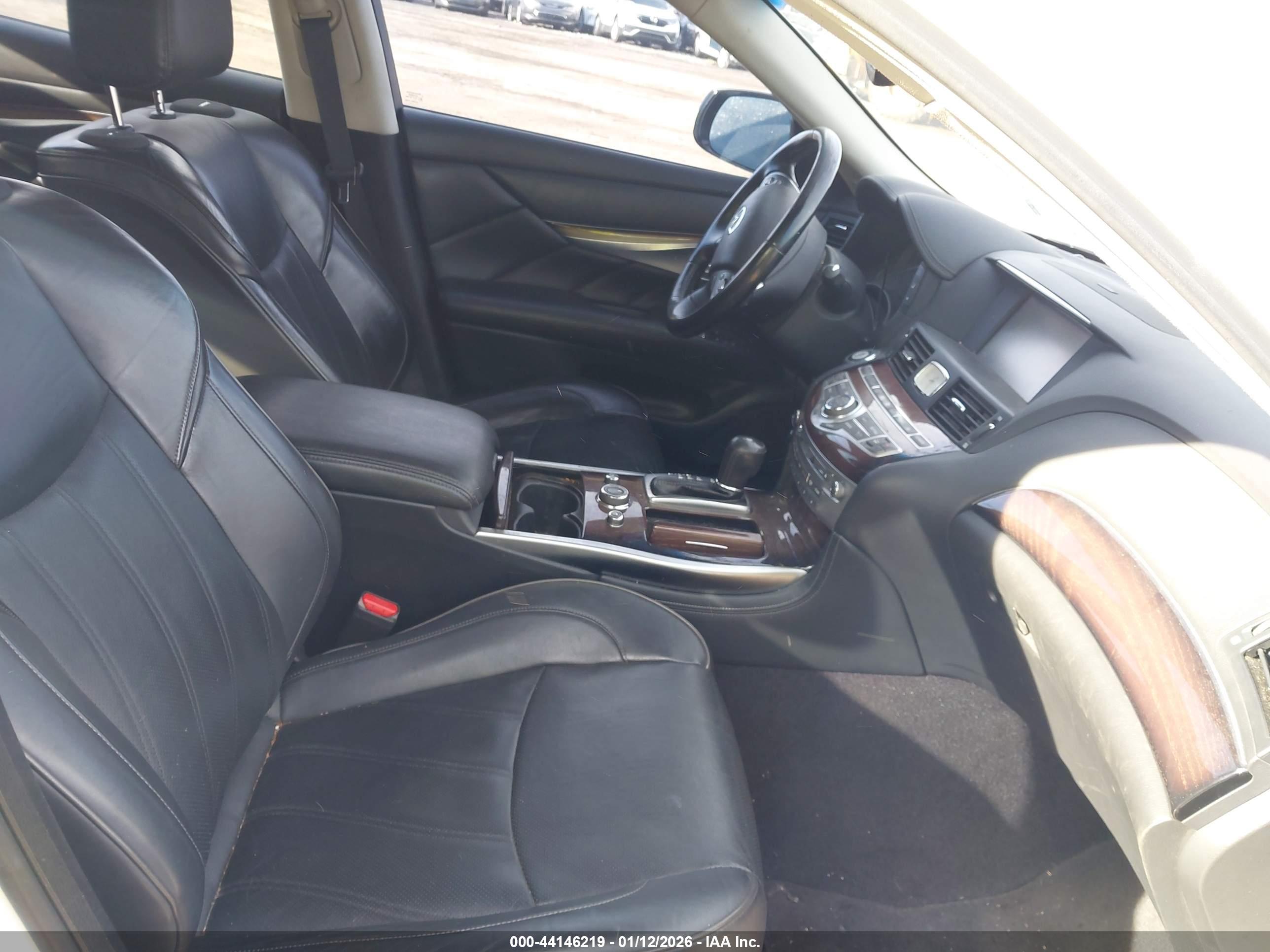 INFINITI Q70L image 5