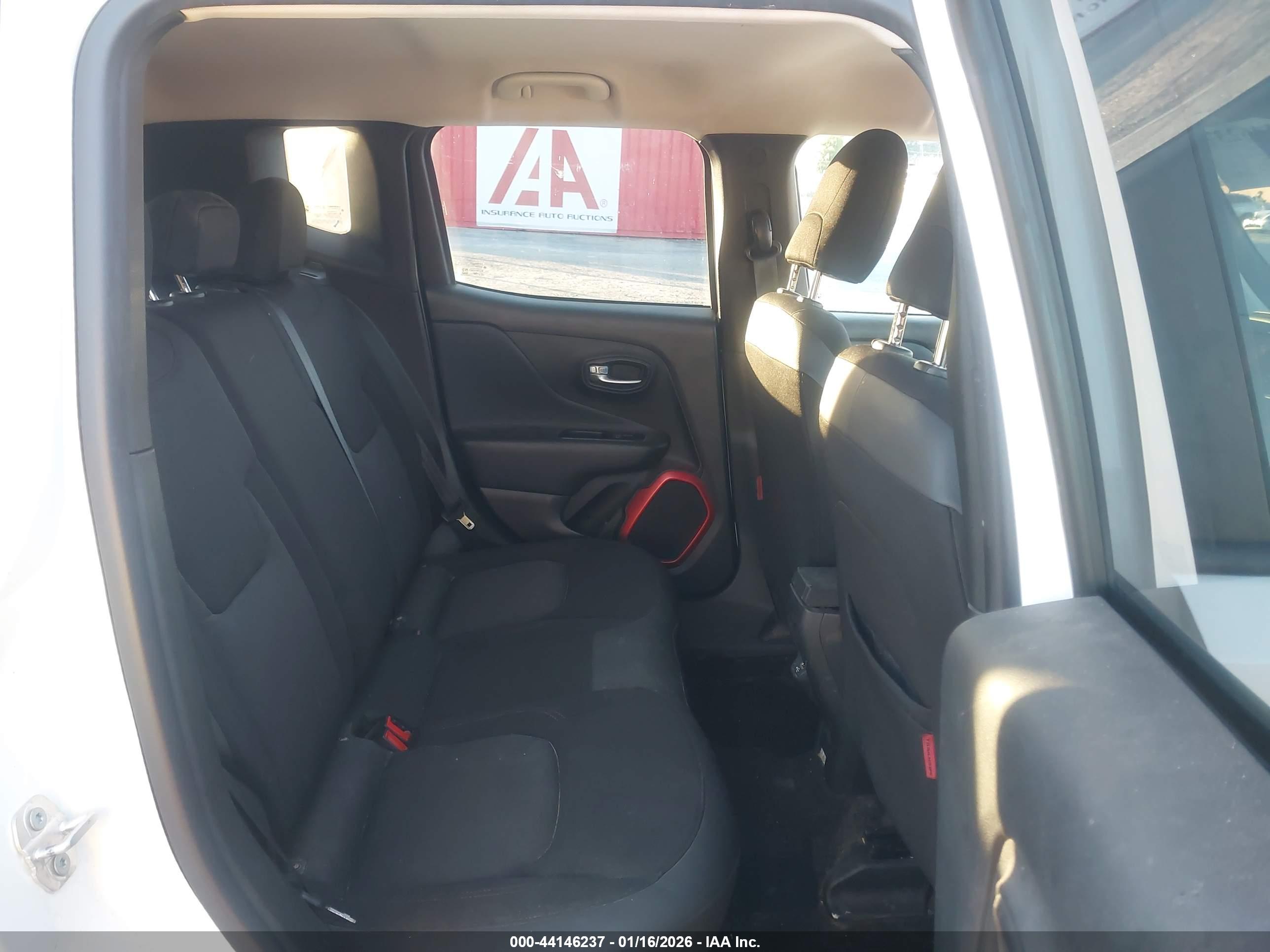 JEEP RENEGADE image 8